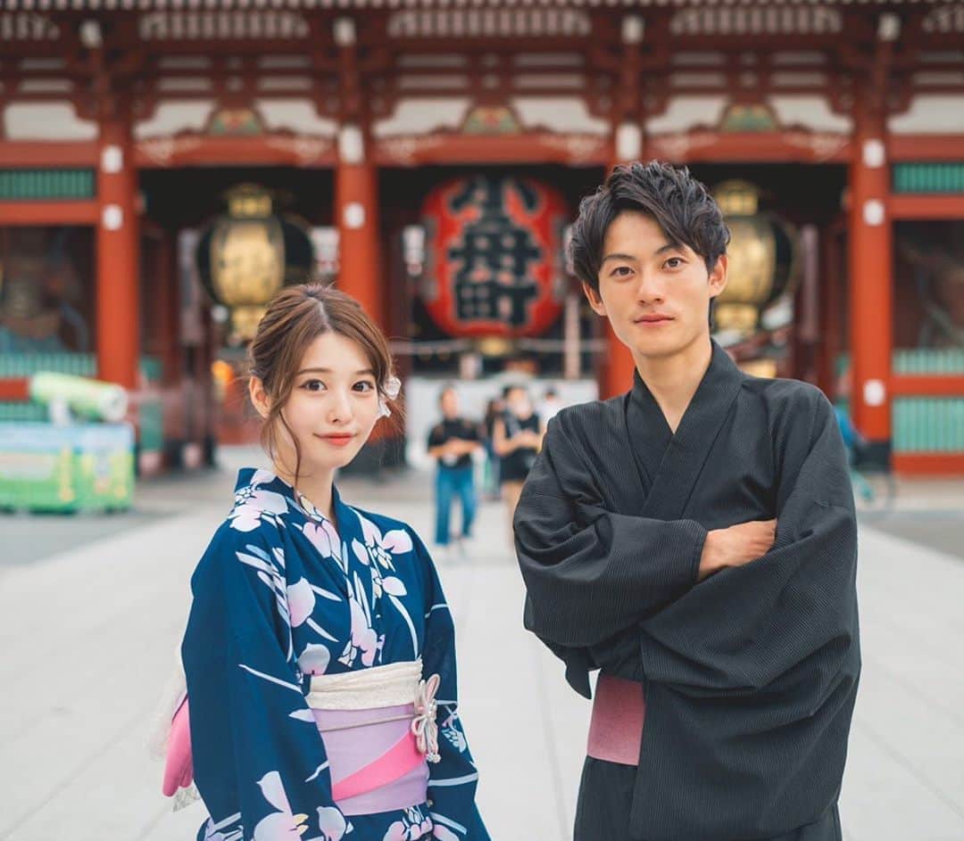 伊藤朱里のインスタグラム：「先日ミスター学習院no3 の村上くんと浴衣撮影してきました☺︎！  初めてお会いしたのですがとっても面白い方でした😊皆様No3ペアの応援よろしくお願いします🥺笑  カメラマン👉早坂さん 【@ryo__photoo 】 浴衣👉#梨花和服 さん 素敵な写真と素敵な浴衣、ありがとうございました😊  #浅草#浅草着物レンタル」