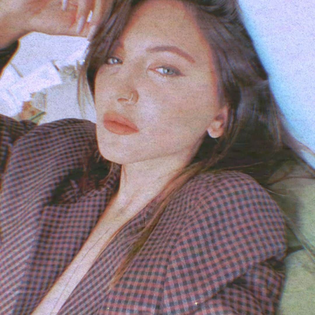 Julia Michaelsのインスタグラム：「Aiiiinglezzzzz」