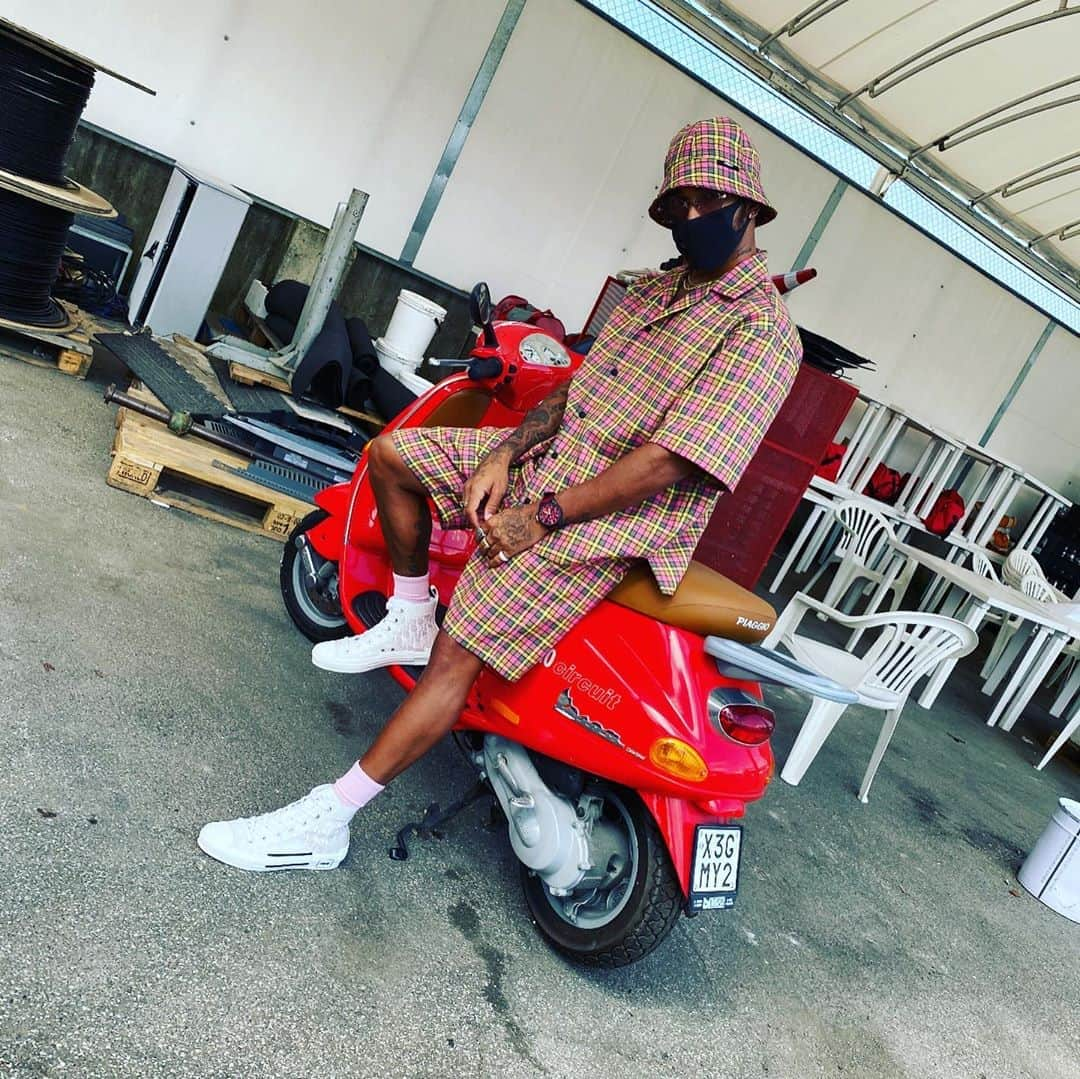 ルイス・ハミルトンさんのインスタグラム写真 - (ルイス・ハミルトンInstagram)「Vespa Vita🇮🇹」9月10日 23時16分 - lewishamilton