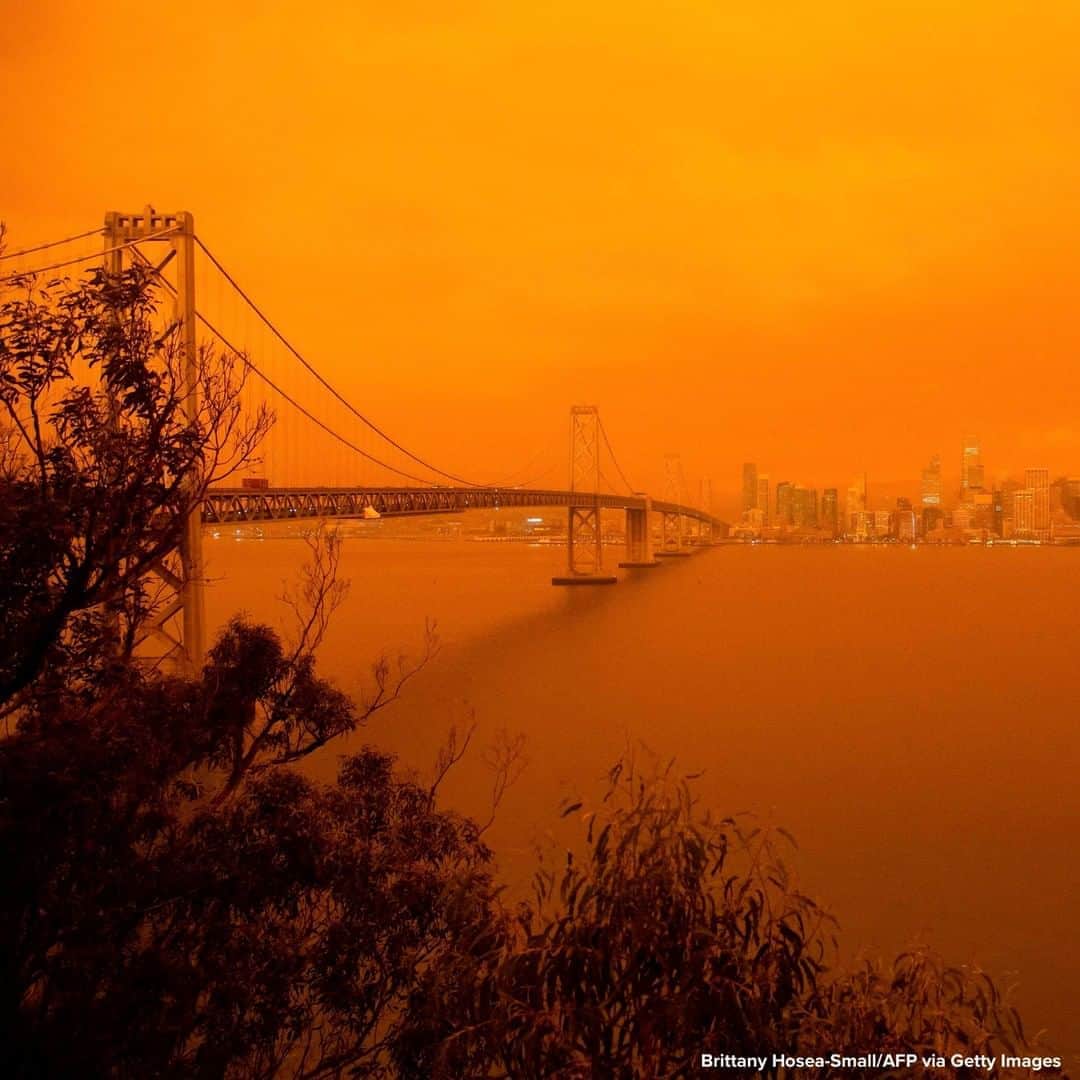 ABC Newsさんのインスタグラム写真 - (ABC NewsInstagram)「San Francisco skyline obscured by orange smoke and haze as seen from Treasure Island, California. #sanfrancisco」9月10日 23時31分 - abcnews