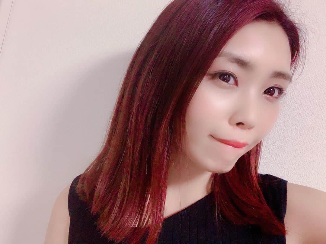 青海のインスタグラム：「また髪切りました❤️  短くしたいお年頃。  #hair  #haircut  #red #美容 #美容院行ってきた」