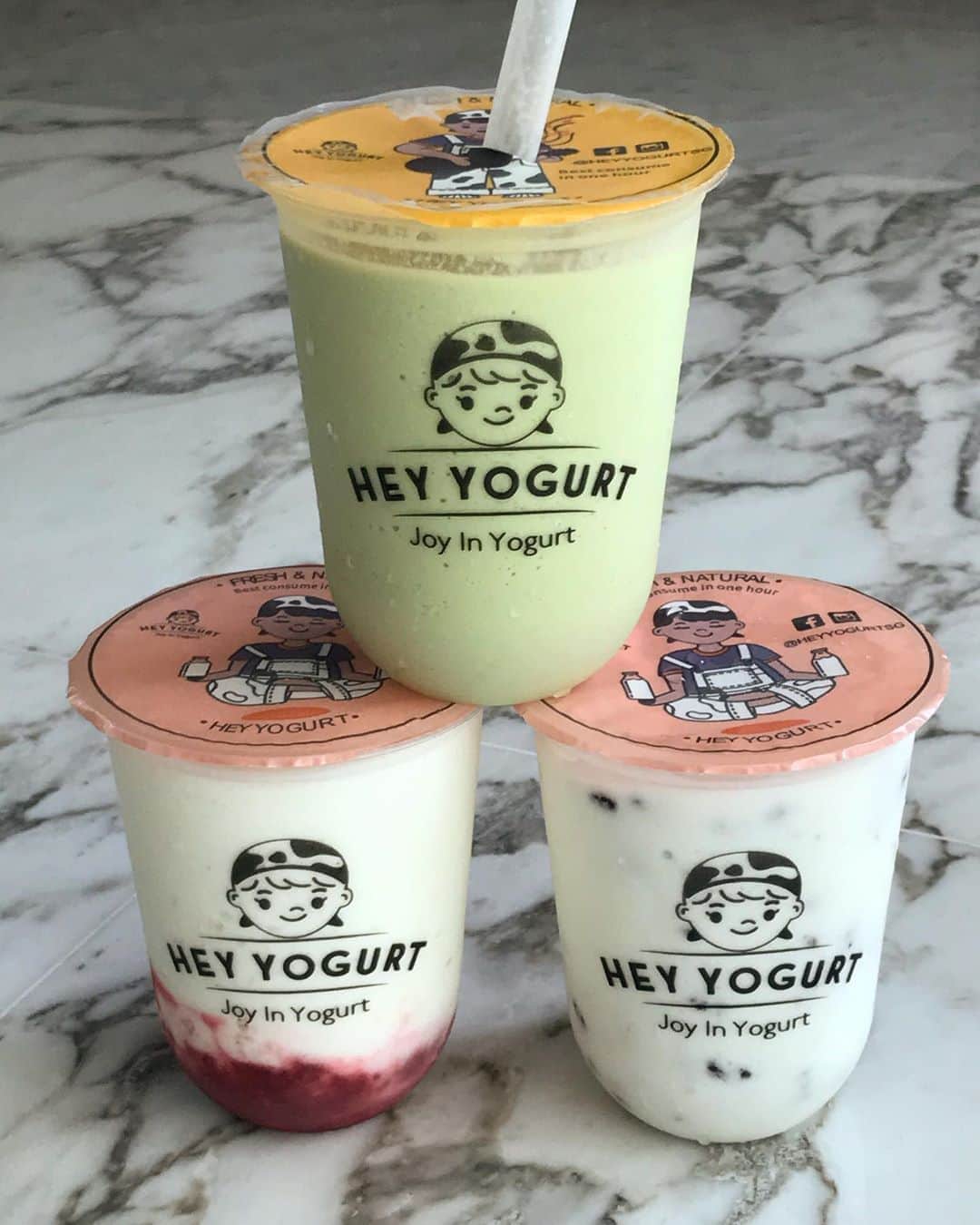 Li Tian の雑貨屋さんのインスタグラム写真 - (Li Tian の雑貨屋Instagram)「@heyyogurtsg provides the healthy and guilt-free alternative to your BBT with these delicious handmade yoghurt shakes. Blended with fresh fruits, tea and even multi grains, these drinks are going at special 2 for $9.90 price until 13 Sept only!   I had the matcha, raspberry and purple oatmeal—of which my fav was the raspberry as it’s creamy yet full of tangy bursts in every sip!   Too lazy to head to the shop? Order now for delivery at www.order.heyyoghurt.sg  • • • #singapore #desserts #yummy #love #sgfood #foodporn #igsg #sgcafe #instafood #gourmet #onthetable #snacks #cafe #sgeats #f52grams #healthy #matcha #mediadrop #feedfeed #pastry #foodsg #musttry #tasty #stayhomesg #sgblog #sgpromo #yoghurt」9月10日 23時25分 - dairyandcream