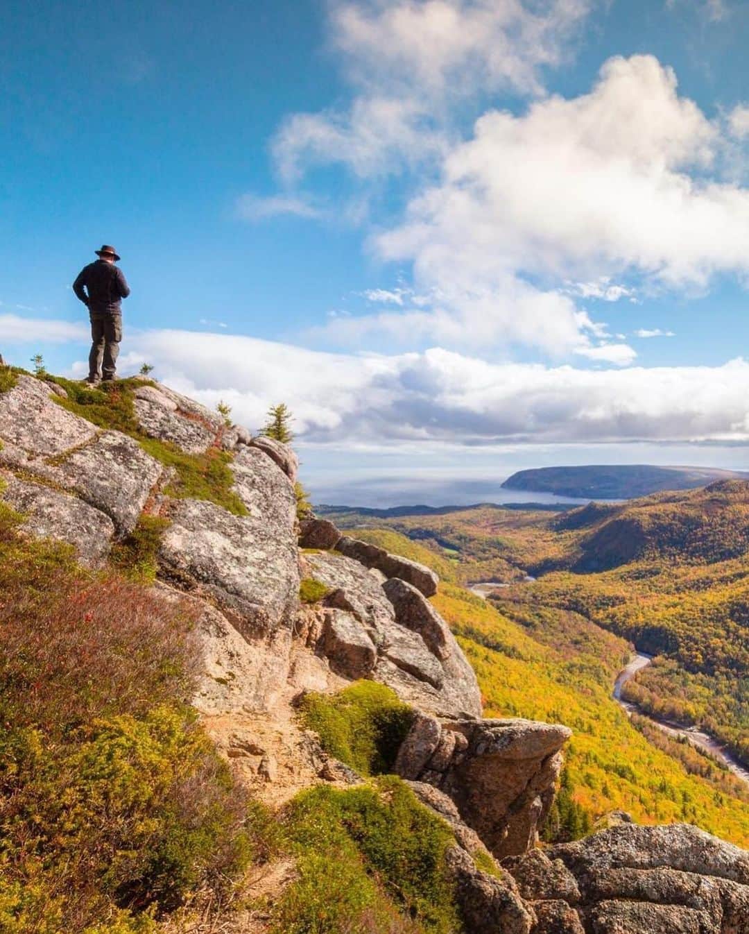 Explore Canadaさんのインスタグラム写真 - (Explore CanadaInstagram)「Today's #CanadaSpotlight is on hikes in Nova Scotia!⁠⠀ ⁠⠀ Whether it’s a clifftop trail with endless ocean views, a meandering footpath through old growth forests or a climb to the top of a highland mountaintop, Nova Scotia (@visitnovascotia) has it all. If you’re local to one of Canada’s Maritime provinces and looking to take a walk on the wild side this fall, here are some of our favourite hikes to enjoy:⁠⠀ ⁠⠀ 🍁 Skyline Trail, Cape Breton Highlands National Park. With breathtaking views and an abundance of wildlife, it’s easy to see why this trail is so well-loved by those who walk it.⁠⠀ 🍃 Balancing Rock Trail. This 2.5km trail leads to a narrow, vertical column of basalt balancing on its tip! ⁠⠀ 🌊 Cape Split Provincial Park Reserve. This incredible out-and-back trail  is perfect for enjoying a picnic with a stunning ocean view!⁠⠀ 🍂 Franey Trail, Cape Breton Highlands National Park. One of 26 scneic trails in this national park, this hike is challenging but worth the 360-degree views of the Clyburn Brook canyon.⁠⠀ 💡 Louisbourg Lighthouse Trail. A shorter trail that still packs a punch with impressive views of the Fortress of Louisbourg. You’ll also find interpretive panels along the route, with information on local flora and fauna, as well as areas of significance. ⁠⠀ ⁠⠀ Head over to @visitnovascotia for more inspiring photos and updates!⁠⠀ ⁠⠀ #ExploreCanada #ForGlowingHearts⁠⠀ ⁠⠀ *Know before you go! Check the most up-to-date travel restrictions and border closures before planning your trip.*⁠⠀ ⁠⠀ 📷: ⁠⠀ ⁠⠀ 1. @daveyandsky ⁠⠀ 2. @visitnovascotia⁠⠀ 3. @lenwagg_photo⁠⠀ 4. @acorn_art_photography (2)⁠⠀ 5. @maximilian_kauss⁠⠀ ⁠⠀ 📍: @visitnovascotia⁠⠀ ⁠⠀ #VisitNovaScotia」9月11日 5時02分 - explorecanada