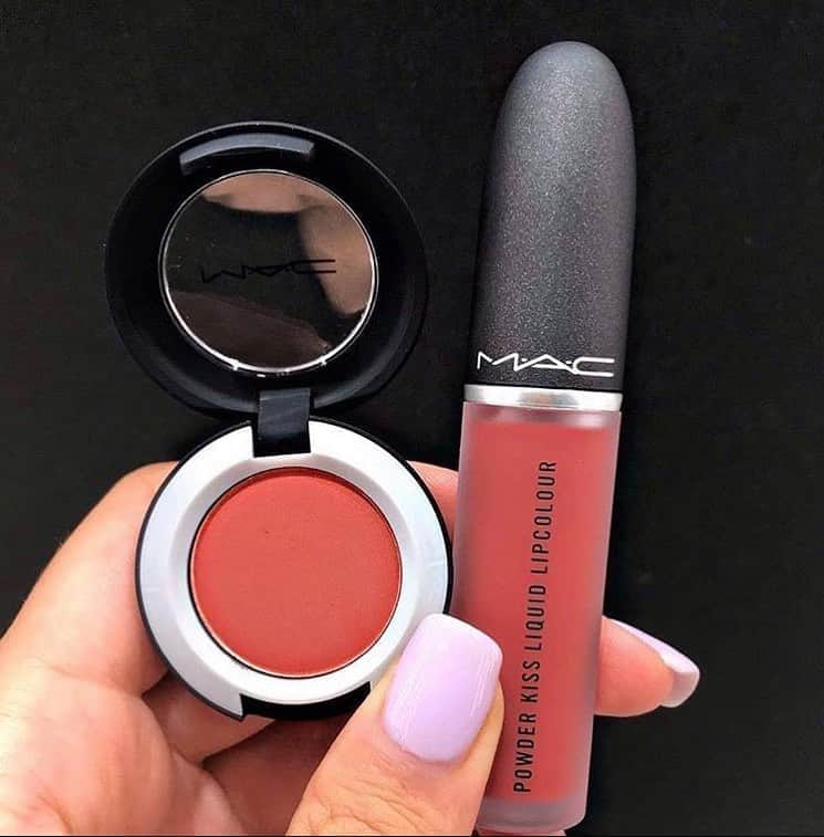 M·A·C Cosmetics UK & Irelandさんのインスタグラム写真 - (M·A·C Cosmetics UK & IrelandInstagram)「Seeing double 😍 Cult favourite shade Devoted to Chili can now be worn on your lips & your lids!   What shade would you like to see more of?   #MacCosmeticsUK #MatteReinvented #MacPowderKiss #MacEyeshadow #MacLipstick #Lipstick #Eyeshadow #MatteLipColour #MatteEyeshadow #Regram @maccosmeticstunisia @mac_yamann」9月10日 23時44分 - maccosmeticsuk