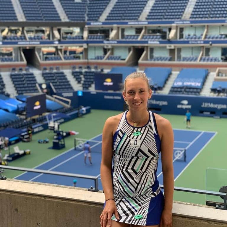 エリーゼ・メルテンスさんのインスタグラム写真 - (エリーゼ・メルテンスInstagram)「Good couple of weeks in NY 😊 I'm happy I took the chance and came to New York to play the sport I love. Despite the loss yesterday, another quarter final in the books 🤗  Thank you @usopen for making the players feel safe during these circumstances! Not an easy task, but they did it really well.   Until next year, with the crowd ❤️」9月10日 23時51分 - mertenselise