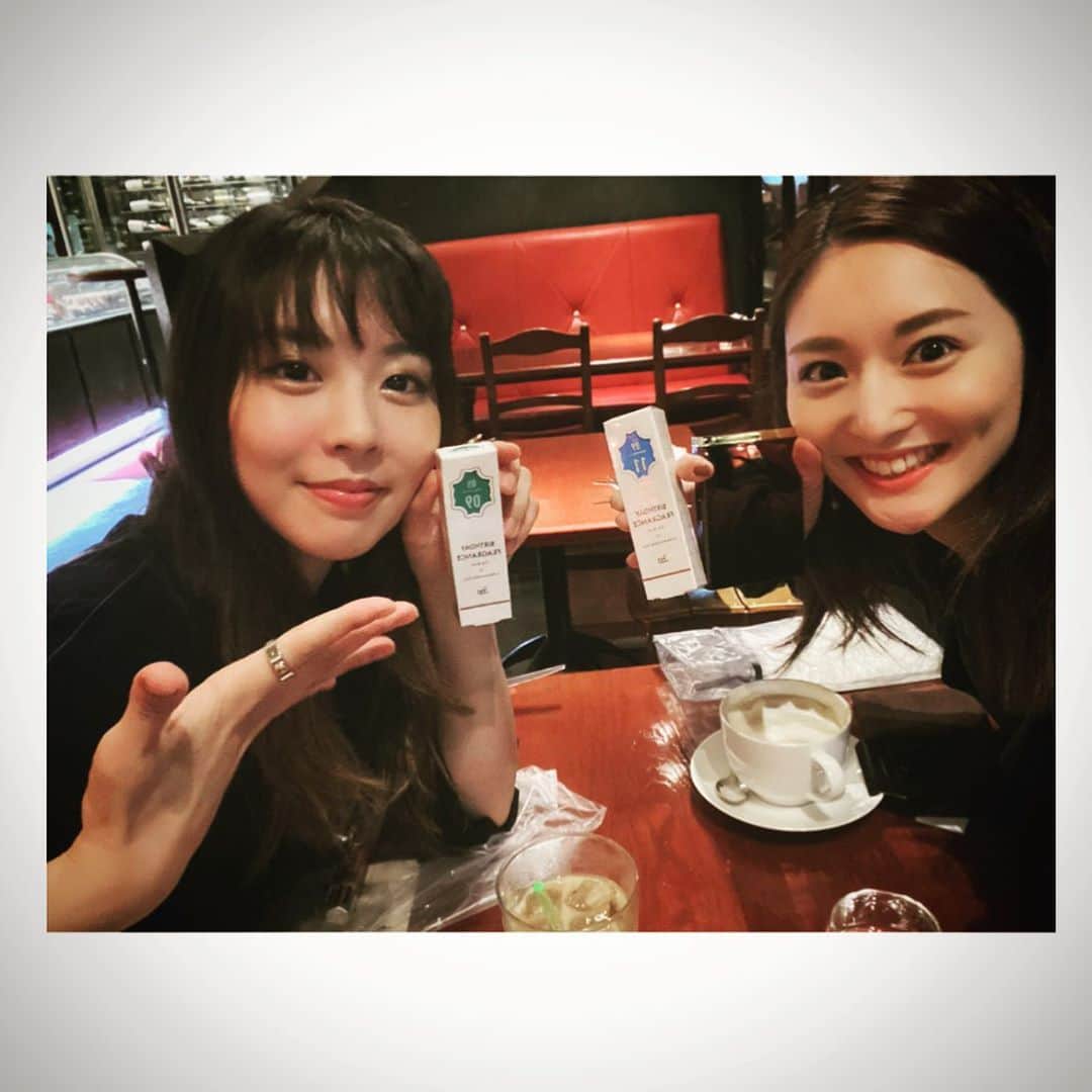 矢吹世奈のインスタグラム：「・ HAPPY BIRTH DAY !!! しおんぴ🎂❤️  いつどんなときでも優しくて なんでも話せちゃうお姉ちゃん的存在👩‍❤️‍👩💞 すてきなお誕生日、 １年を過ごせますように。  しおんぴにプレゼント買うついでに 自分にも買ったバースデーフレグランス💎笑 開封するときが楽しかったぁ☺️ しおんさんといるといつも笑いが絶えないの ほんとに不思議🔮  #しおんぴ #お誕生日 #おめでとうございます」