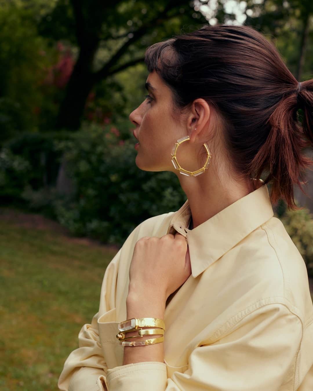 グーセンス パリのインスタグラム：「New STONE earrings and bracelets, BOUCLE bracelet. . . @prunepauchet shot by @sashamarro and styled by @smala.paris」
