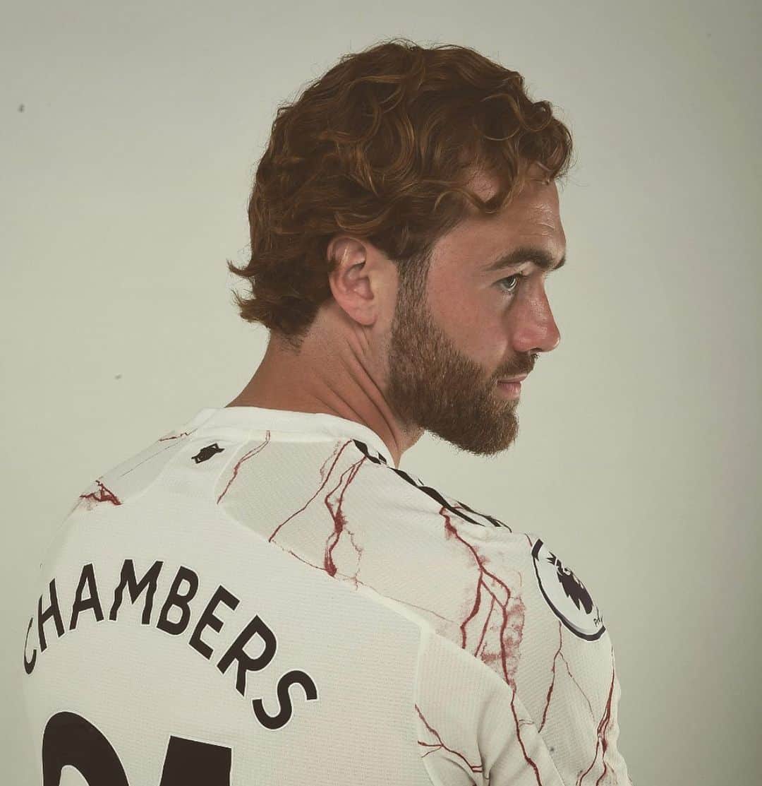 カラム・チャンバースのインスタグラム：「Fresh kit feeling! ⚪️🔴」