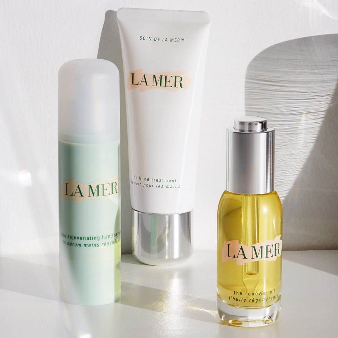 ドゥラメールのインスタグラム：「Hand care by La Mer. #SelfCarewithLaMer」