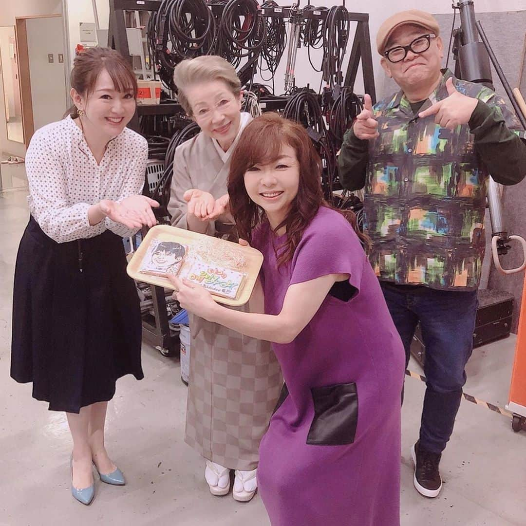 モモコさんのインスタグラム写真 - (モモコInstagram)「オーソレメンバーの嬉しい誕生日㊗️ お誕生日おめでとう❗️ 凄いしっかりしてきて感動する😆 →続きは、アメブロで💕 トップのプロフィールからも飛べます。  昨日配信のYouTubeは、全国各地からグルメの人や料理人がやってくる大好きな比良山荘に行った時の様子です❗️見てね〜✨  #ハイヒールモモコ #👠 #👠🍑 #CHANEL #シャネラー #グルメ #アメブロ  #YouTube #モモコ新聞 #比良山荘 #モモコのOHソレみーよ #重岡大毅 くん #ジャニーズWEST #お誕生日おめでとう」9月11日 0時19分 - highheel_momoko