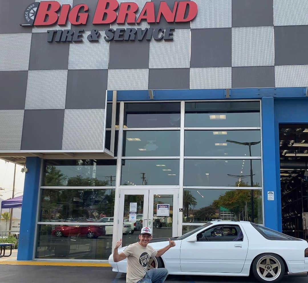 スティーブのインスタグラム：「The move to a Texas begins!! Lots to do and many people to thank helping me get ready!  Stay tuned for 8 cars loading @plycarjp @plycontransportationgroup and heading to Texas!!! Special thanks to @powerscarcare_  and @lugcraft for the awesome gifts!! Texas here we come!!!」
