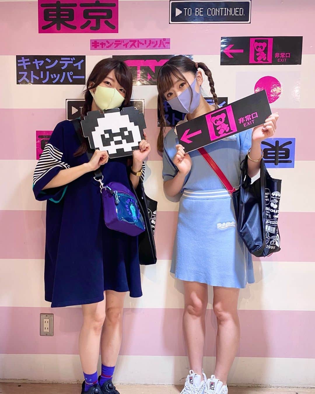 ぱいぱいでか美のインスタグラム：「ゆり丸とCandyStripperの展示会☻ ꙳ #candystripper #exhibition #平野友里 #ゆり丸 #APOKALIPPPS ꙳ だーーーーいすきなCandyの展示会にゆり丸と！ ゆり丸も私服でよくCandy着てて一緒に行こうねってずっと行っててやっとタイミング合いました❤︎ 今季も可愛すぎてyoshieさん @candy_yoshie に 「やばい、今回一番悩んでます……」と繰り返す妖怪になってしまったよ。 ニットがCandyっぽさ全開でほんとに可愛すぎました(T . T) あとは大好きなスポーティーぽいアイテム！ スポーツしないくせにスポーティーな服持ちすぎやで、と自分で思いつつ それでもあまりの可愛さに思わずつけちゃいました…☑︎❤︎ 早く着たい！届くのが楽しみです☻ 写真で身につけてるのも全身Candy！ カバンと靴下はゆり丸がお誕生日にくれました❤︎キャワ〜」