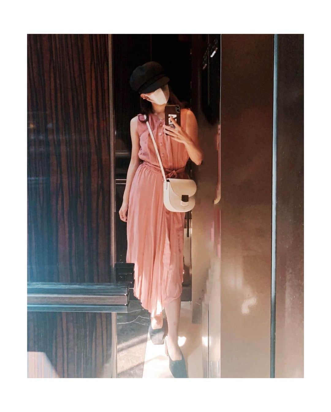 板野友美さんのインスタグラム写真 - (板野友美Instagram)「👗💄 #dress PHARAOH #bag @celine  #ootd #fashion #友Style」9月11日 0時30分 - tomo.i_0703