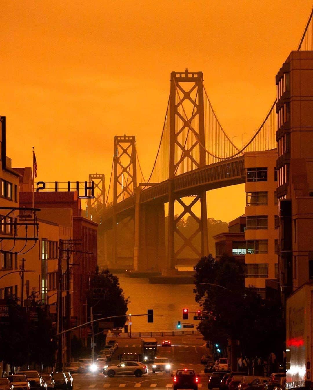 Discover Earthさんのインスタグラム写真 - (Discover EarthInstagram)「The first image looks like a bridge into Hell, don't you think ? We are sending our love to all people affected by these wildfires... "Scenes from around Northern California this week, where wildfires continue to spread at alarming rates." #recoverusa 🇺🇸 with @complex #wildfire #california #hellonearth #wildfires #sanfrancisco @recoverearth」9月11日 0時30分 - discoverearth