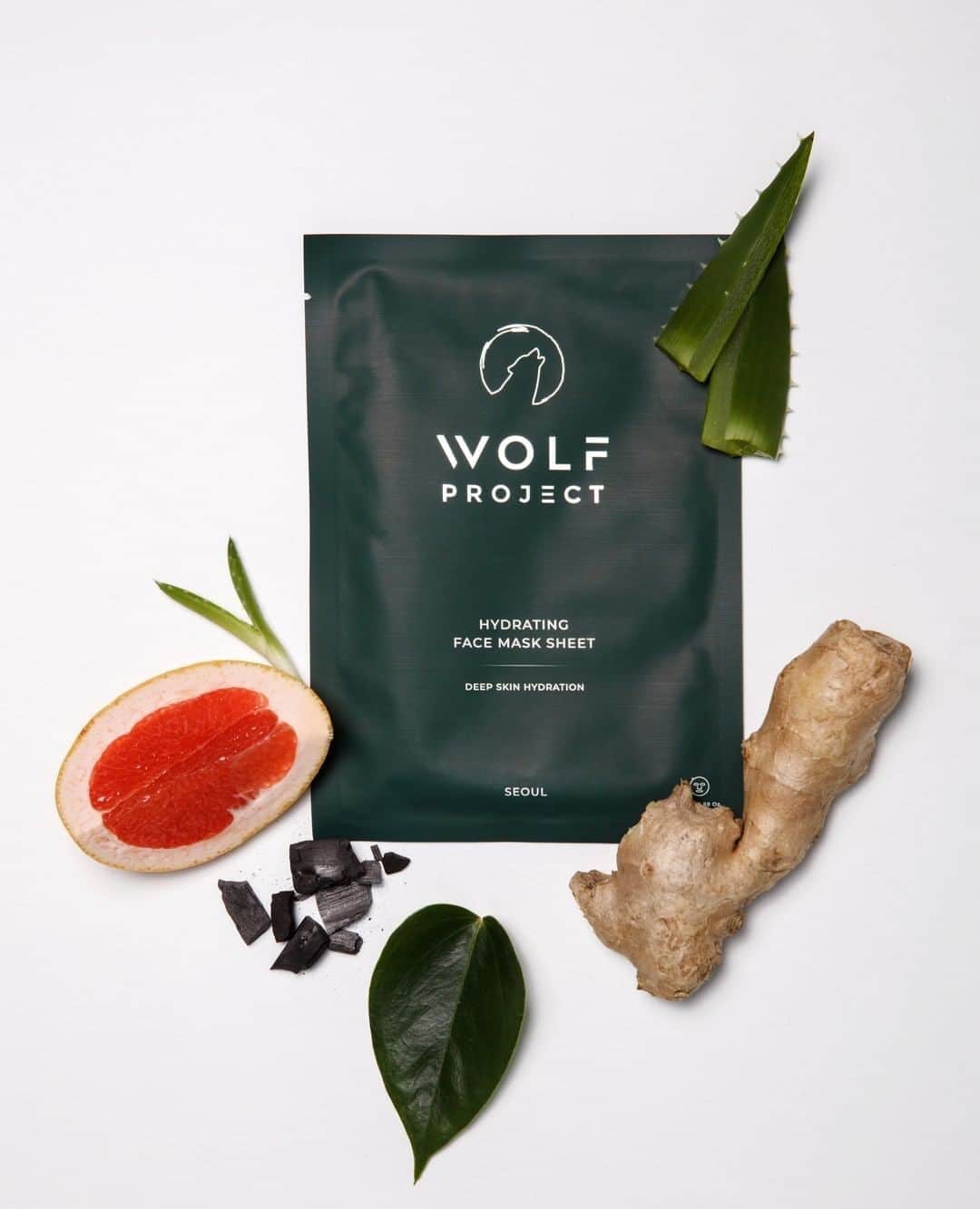 C.O. Bigelowさんのインスタグラム写真 - (C.O. BigelowInstagram)「⚡️NEW⚡️ Deeply hydrate your skin with the @wolfproject.co's bamboo charcoal sheet mask 🎋 infused with natural extracts from tea tree, ginger root, and grapefruit seed! Leave it on for 10-15 mins and gently pat the remaining serum into your face for extra nourishment! 💆‍♂️💆‍♀️⁠」9月11日 0時45分 - cobigelow
