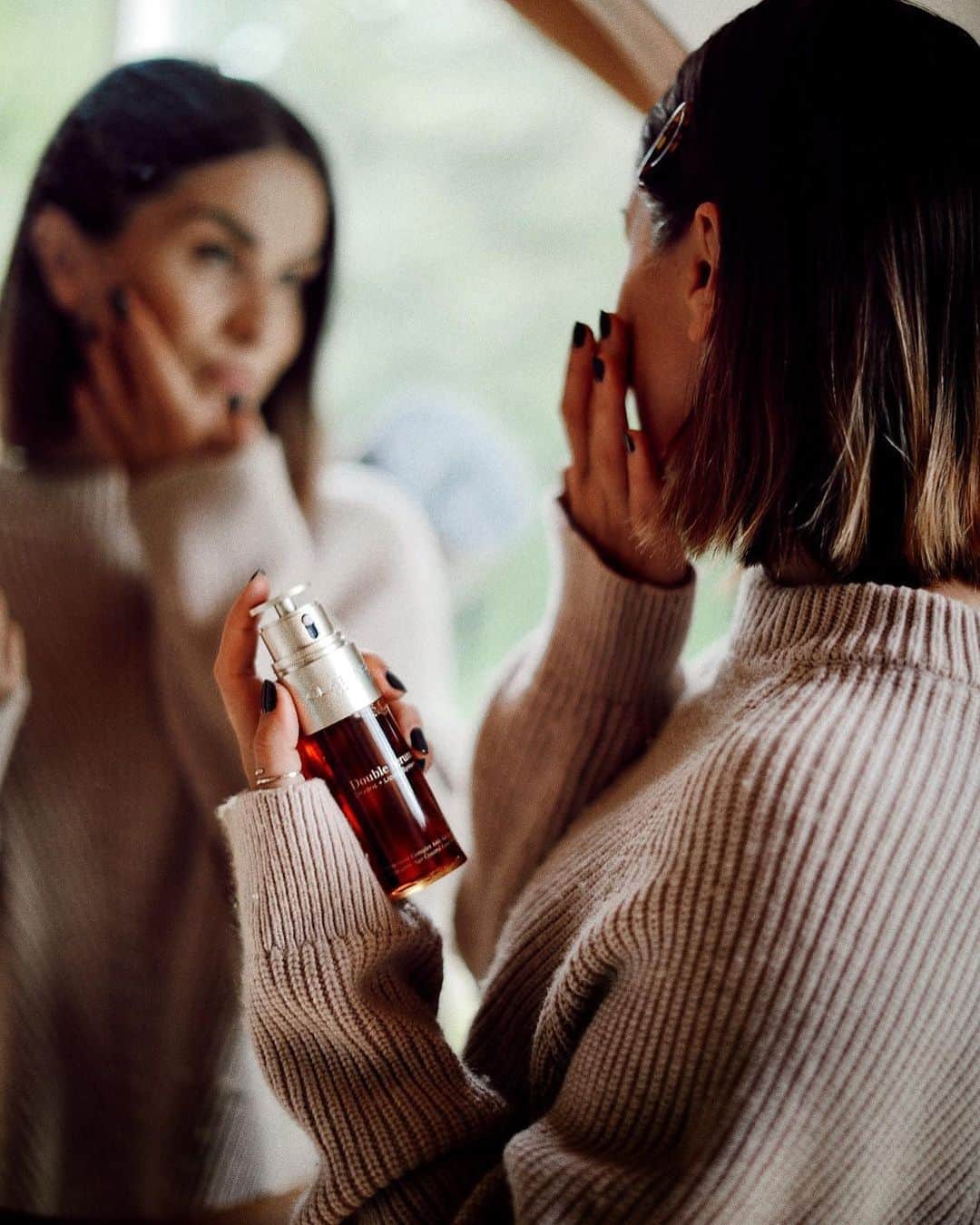ClarinsUKさんのインスタグラム写真 - (ClarinsUKInstagram)「When did you first discover Double Serum? ✨ . @lafotka discovered it through her mum and instantly fell in love with the results ❤️ . #MeetYourMostLoved #DoubleSerum」9月11日 0時45分 - clarinsuk