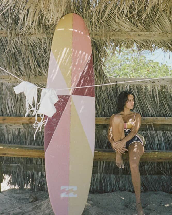 BILLABONG WOMENSさんのインスタグラム写真 - (BILLABONG WOMENSInstagram)「It's that time again! We are giving away this custom surfboard AND a $500 Billabong gift card to one lucky winner! Enter now via link in bio 🌞  Good luck!! (open to US only)」9月11日 1時03分 - billabongwomens