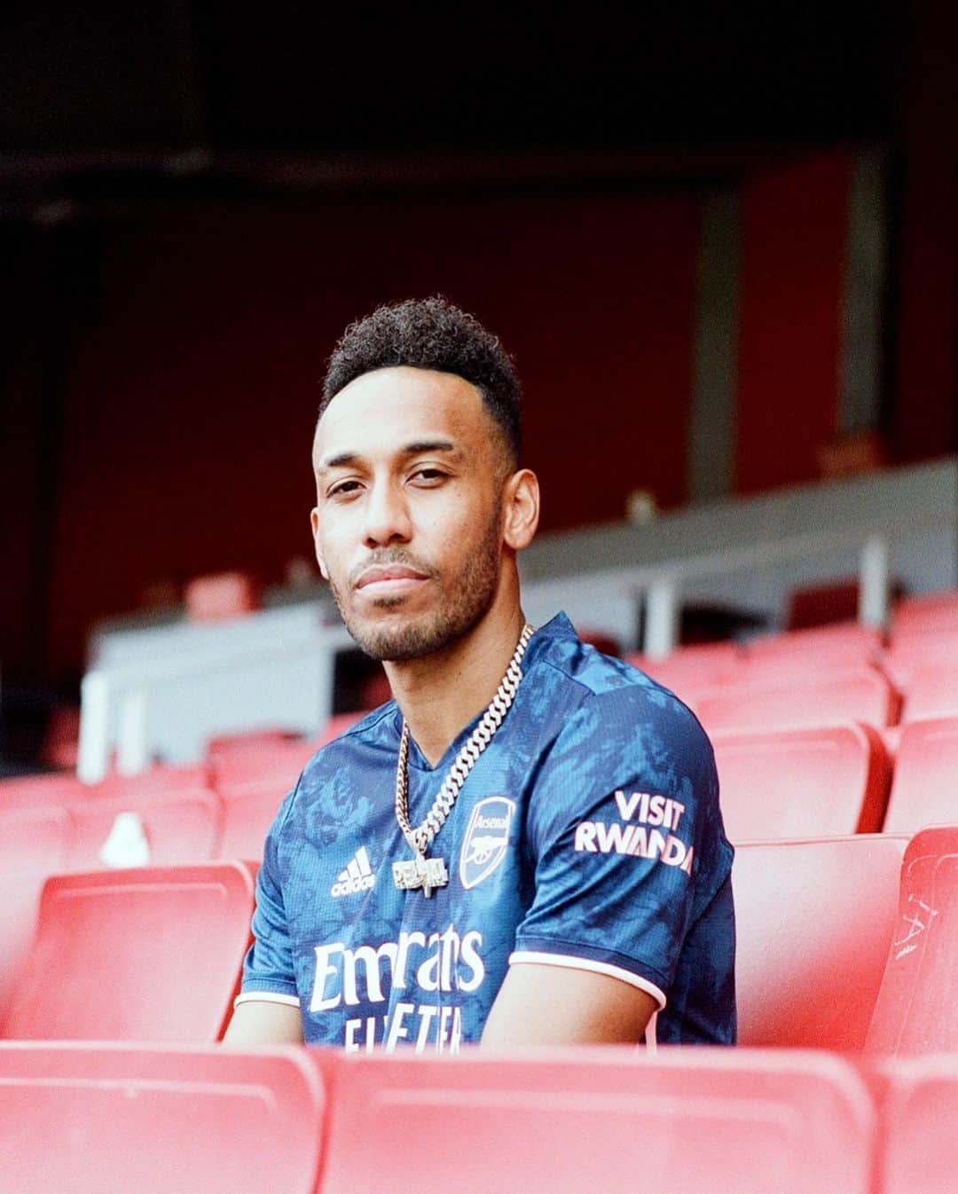 adidas UKさんのインスタグラム写真 - (adidas UKInstagram)「Behind the scenes at the 20/21 @arsenal Third jersey shoot with photographer @kay.ibrahim 📸  “There’s a beauty in going from supporting a team as a kid, to working on the catering team to shooting the squad for the new kit. Arsenal now and forever.” - @kay.ibrahim   The new Third jersey is available now at adidas.co.uk, club stores and at adidas LDN Oxford Street.  #ReadyForSport」9月11日 1時05分 - adidaslondon