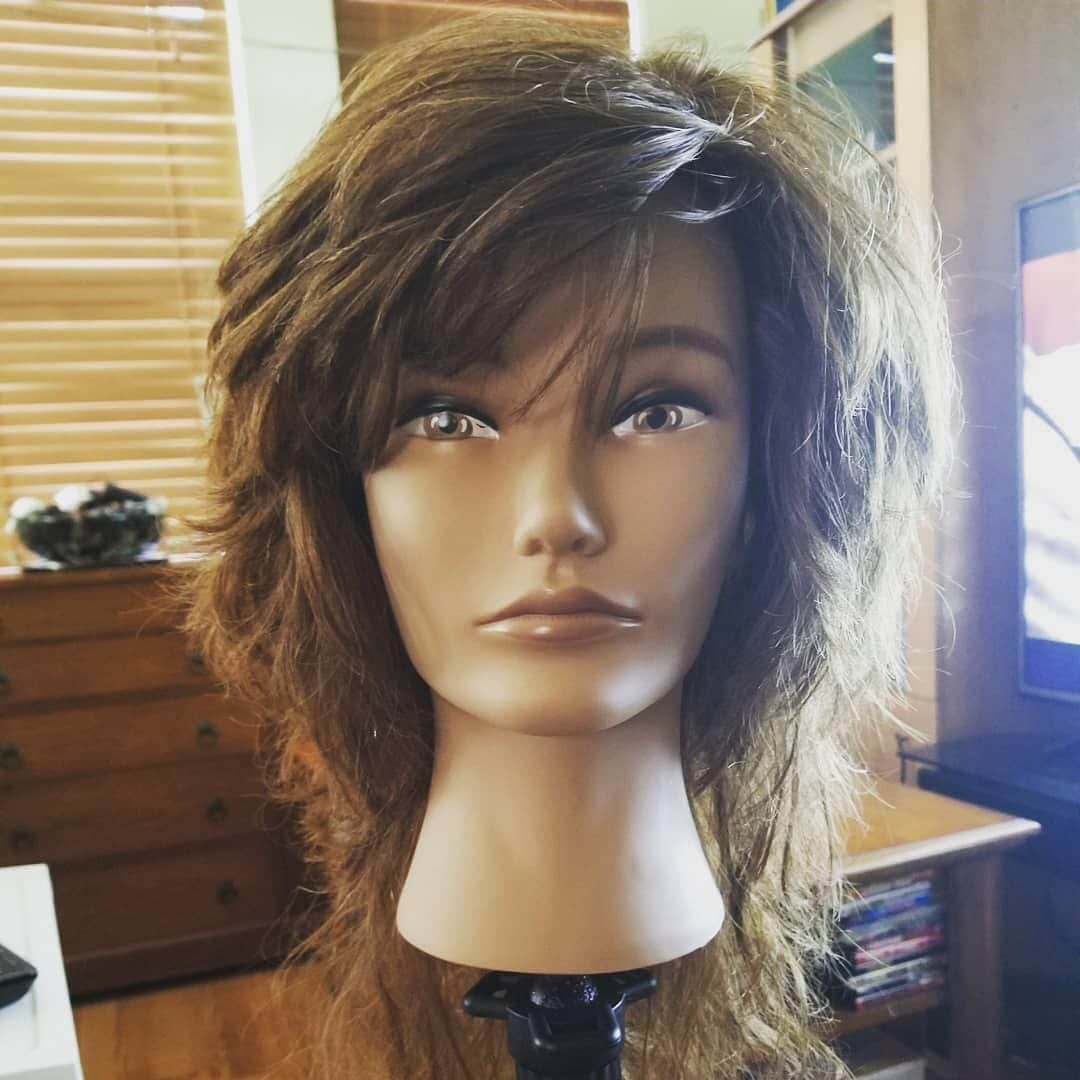 Sam Villaさんのインスタグラム写真 - (Sam VillaInstagram)「Never stop #learning. ⠀ ⠀ Stylist @makeupbylu531 shows off this take on a late 70s/80s #shag with a #modernmullet on her Sam Villa @pivotpointintl mannequin after taking a digital class with #SamVilla. Swipe for the finished look! ⠀ ⠀ At #SamVilla, we are continuing to offer digital education. Be sure to check our Instagram Highlights for upcoming online education opportunities with Sam Villa and other members of the #SamVillaEducation Team. ⠀ .⠀ .⠀ .⠀ #SamVillaHair #SamVillaCommunity #beautygrammers #behindthechair #practicemakesperfect #modernsalon #maneaddicts #beyondtheponytail #americansalon #ittakesapro #licensedtocreate #hairinspo #hotonbeauty #beautylaunchpad #livedinhair #newhair #hairdressermagic #trending #newhaircut #hairstyle」9月11日 1時24分 - samvillahair