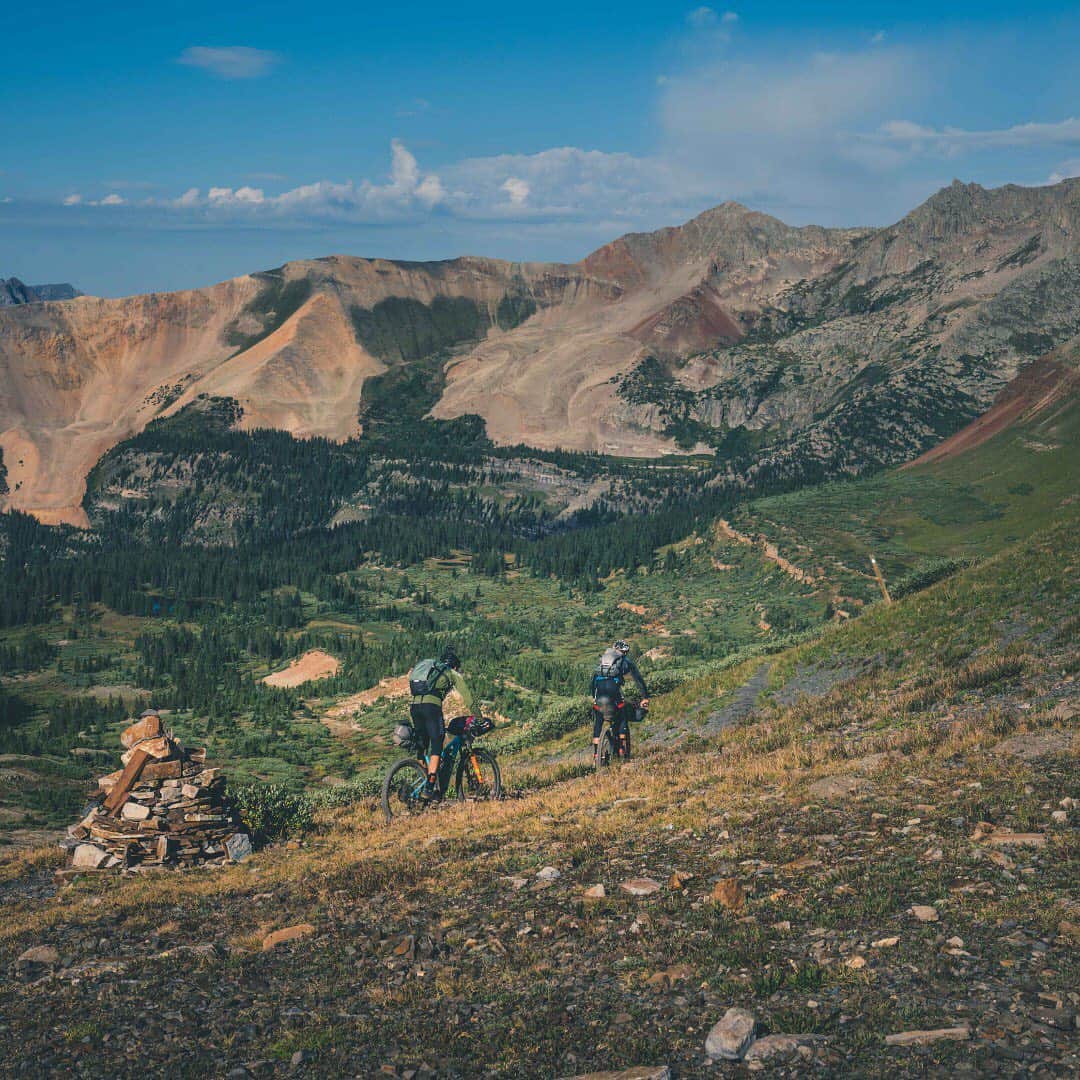 Shimanoさんのインスタグラム写真 - (ShimanoInstagram)「@kerryw24 and @finsty recently tackled the daunting 500 miles and 70k worth of climbing of the Colorado trail that takes you from Denver to Durango on predominately singletrack. #ShimanoMTB」9月11日 1時17分 - rideshimano