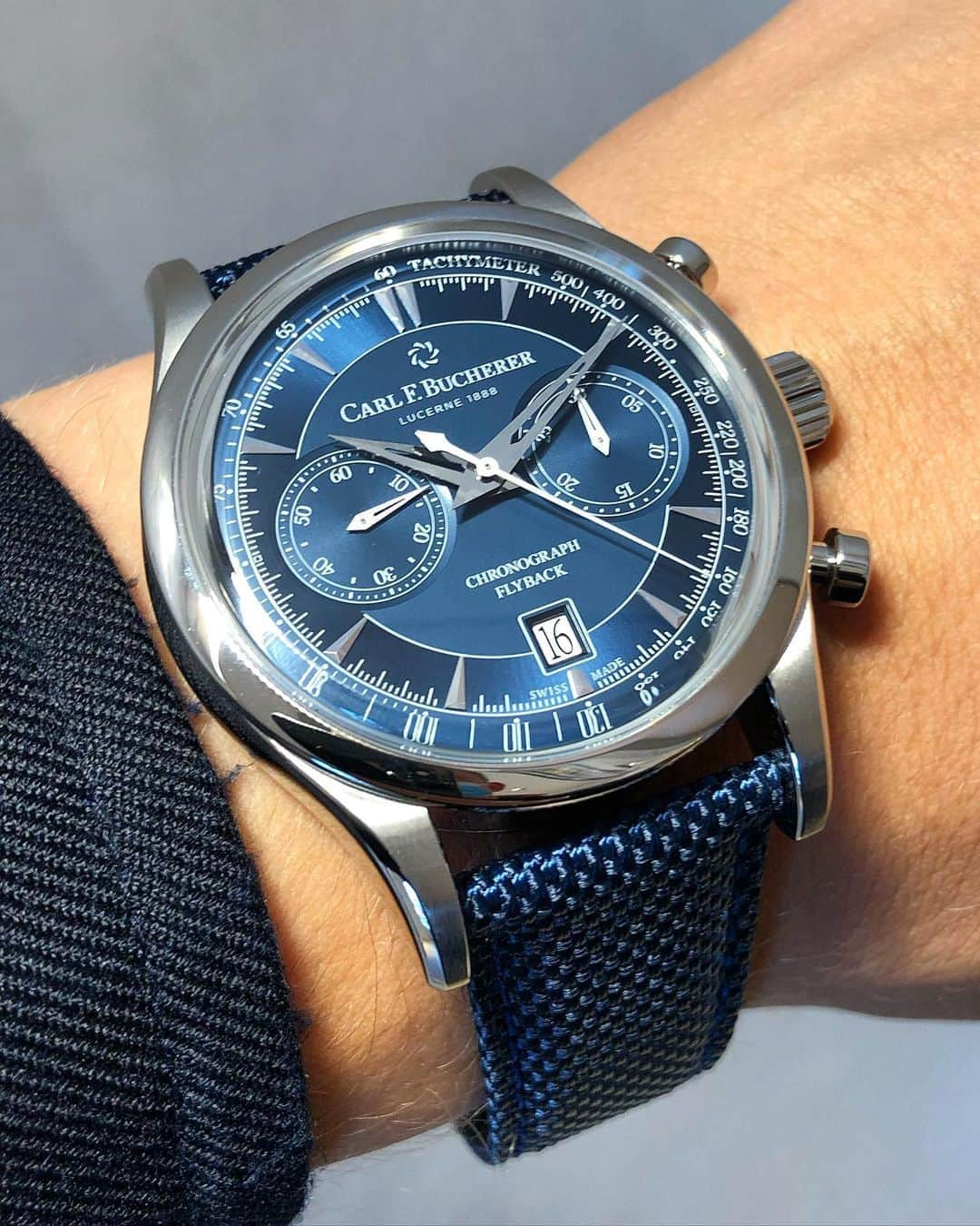 Daily Watchさんのインスタグラム写真 - (Daily WatchInstagram)「The @CarlFbucherer Manero Flyback with stunning blue dial on matching textile strap #CarlFbucherer」9月11日 1時37分 - dailywatch