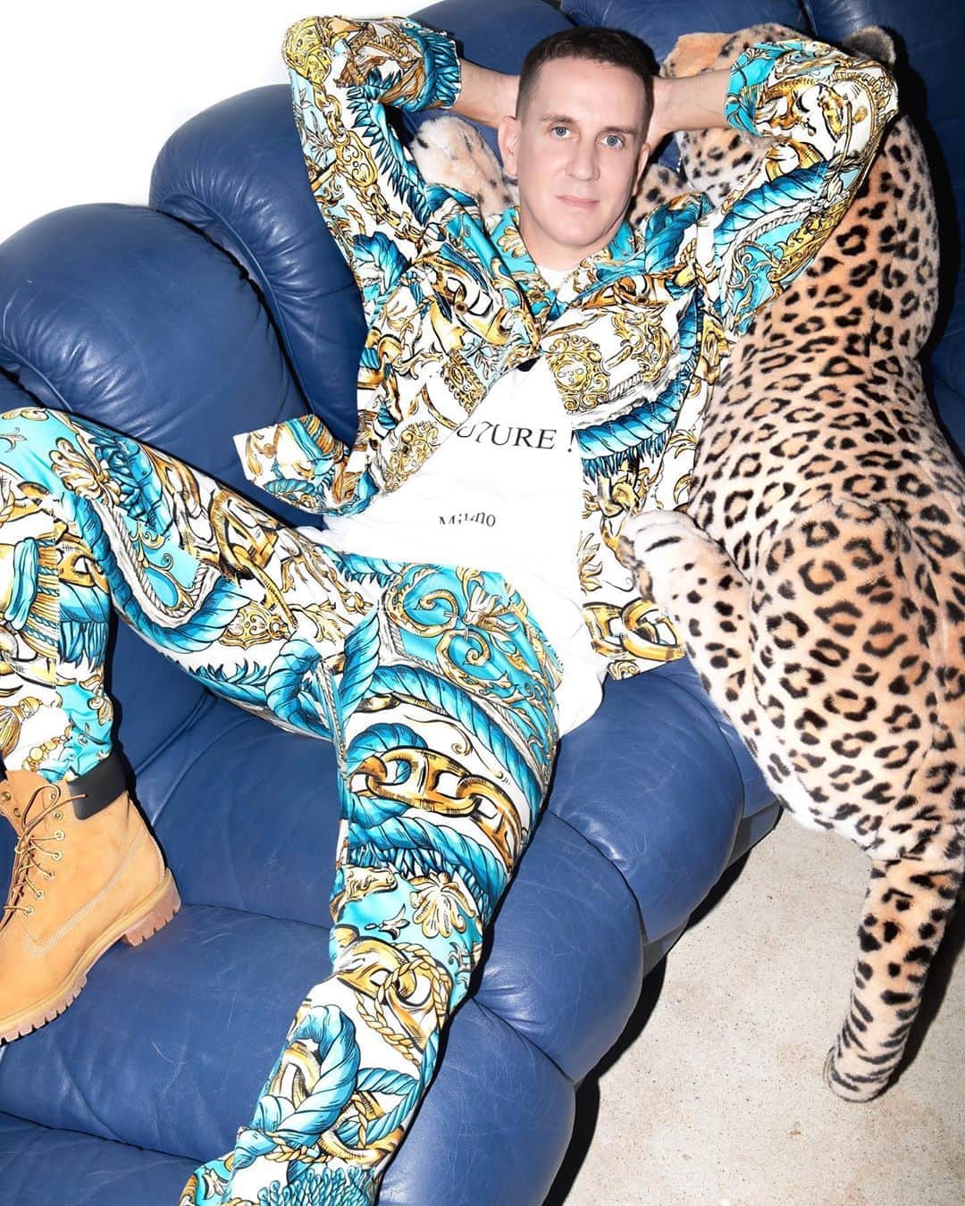 ジェレミー・スコットのインスタグラム：「COME HITHER 🐆 🙇🏻‍♂️ 📸 @marco_ovando」