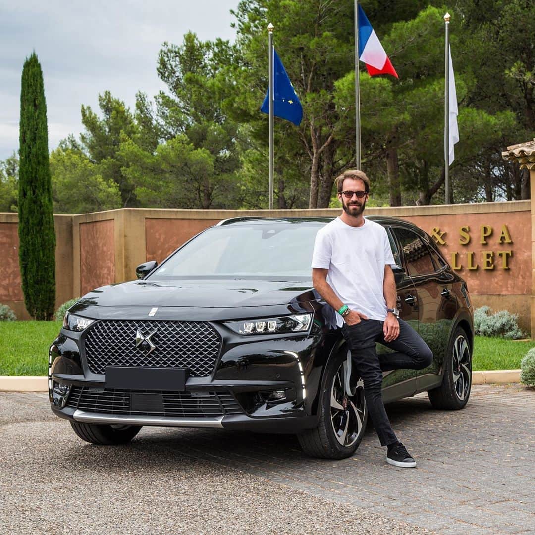 ジャン＝エリック・ベルニュのインスタグラム：「Yesterday we celebrated #worldevday2020!   Today @ds_official is proud to have the lowest C02 emissions of any multi-energy premium brand!   #BrandAmbassador #DS7CROSSBACKETENSE #DSETENSE #DSAutomobiles 📸 @cinemi_studio」