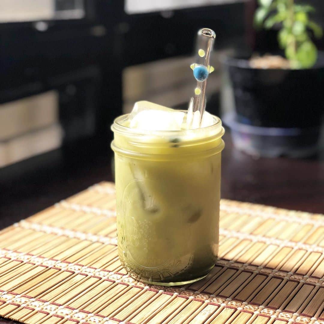 オリビア・タイのインスタグラム：「What is your ideal "cup of tea"?  My favorite "cup of tea" is an engaging conversation going from subject to subject about everything that life (and beyond or before it) has to offer... while sipping a perfectly brewed, whole-leaf green tea with honey ;)  Golden Milk is nice, too  Recipe on my food page: @produceparty   . . . . . #healthy #tealoverforlife #food #yummy #foodphotography #foodblogger #love #greentealover #happy #fitness #instafood #tealove #drink #tealife #photooftheday #cafe #greentea #tea #foodporn #foodstagram #photography #cupoftea #teatime #foodie #teacup #delicious #tealovers #tealover #coffee #doterrapursue2020」