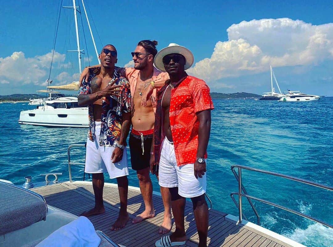 エルミン・ビチャクチッチのインスタグラム：「"La vie en rose" #throwbackthursday #lafamilia #summervibes #vacationvibes #pirates #livelife #livelaughlove #godisgreat #allthewayup #thatway」