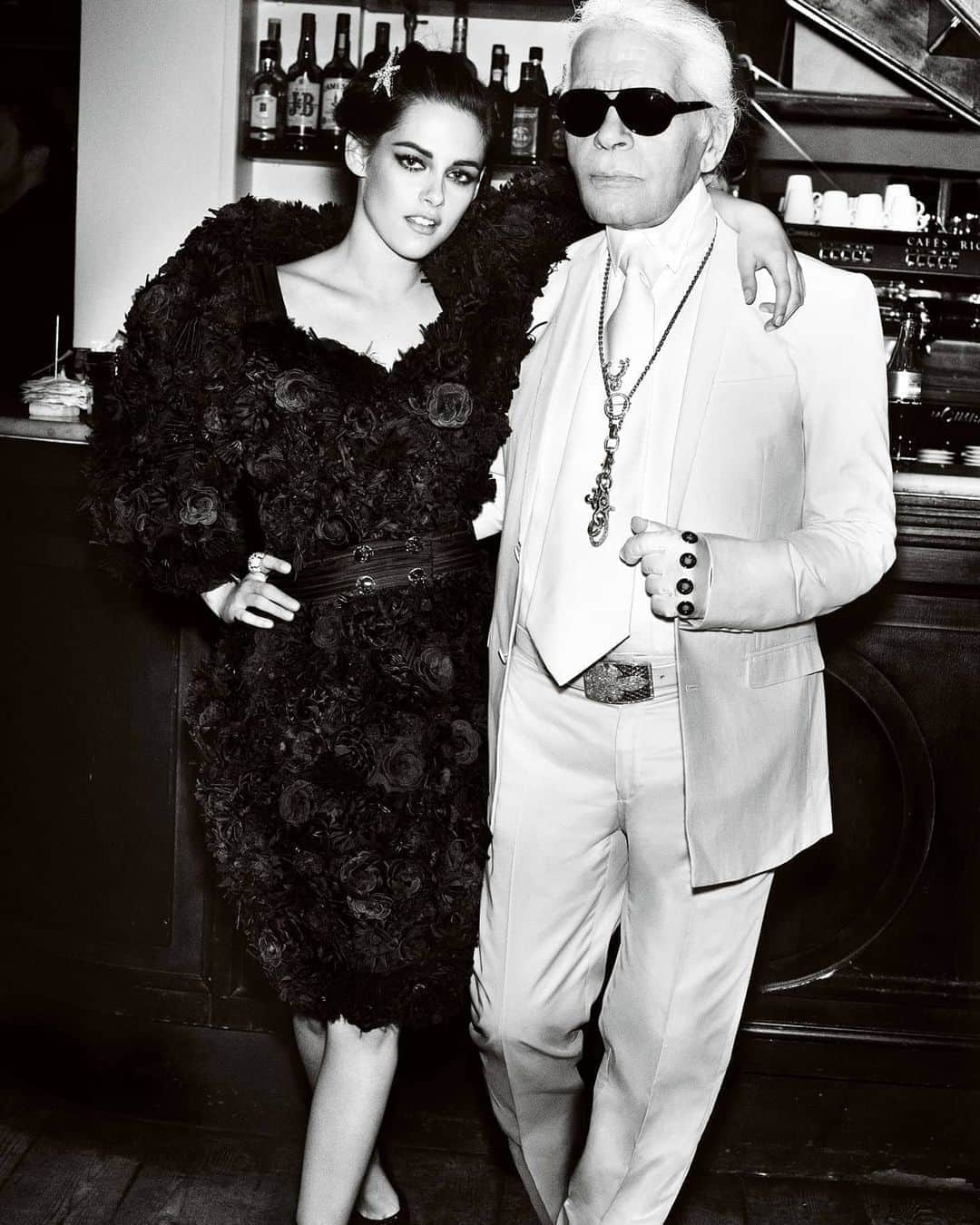 マリオ・テスティーノさんのインスタグラム写真 - (マリオ・テスティーノInstagram)「Karl & Kristen  #Karl #KristenStewart #2012 #MarioTestino」9月11日 2時08分 - mariotestino