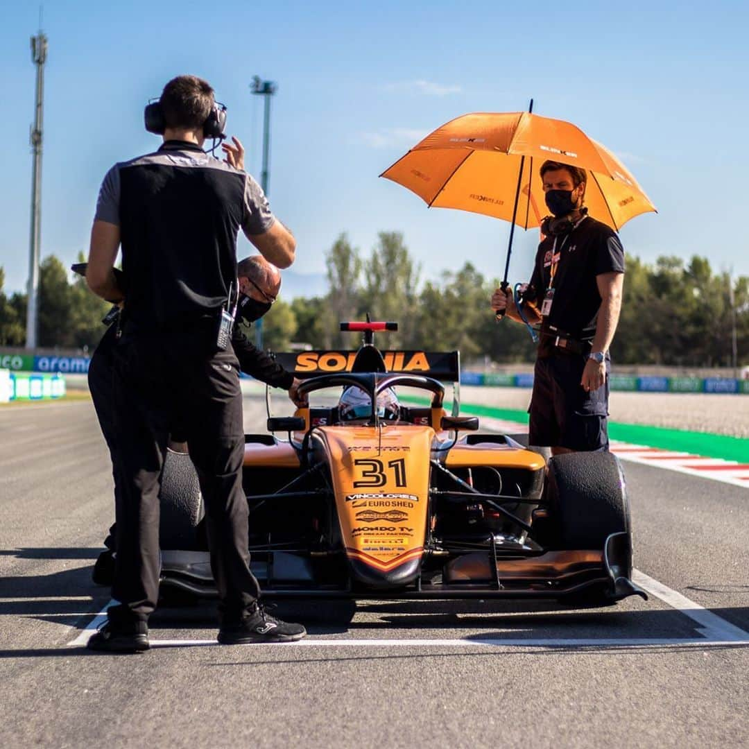 ソフィア・フロルシュさんのインスタグラム写真 - (ソフィア・フロルシュInstagram)「Last weekend with my orange beast 🧡 starting 💨 Prep day is done ✅ time jump in the car again four more times and try to make the best out of it 🙏🏽 Everything went way too quick the past two months 🙄 📸 x @galma.photo  #sophia #sophia99 #changeagent #racegirl #racing #motorsport #f3 #fia #mugello #campos」9月11日 2時00分 - sophiafloersch