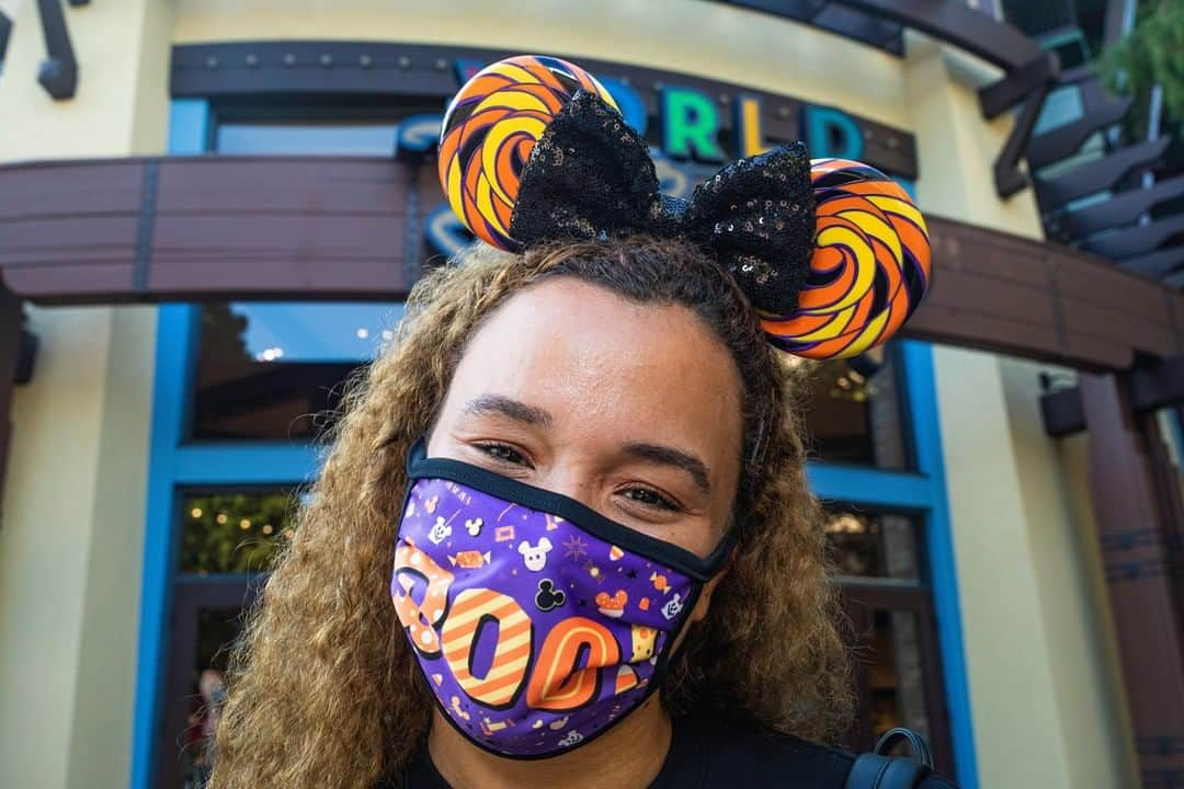 ディズニーランドさんのインスタグラム写真 - (ディズニーランドInstagram)「Have you seen the new Halloween-themed merchandise materialize at Downtown Disney District? Take a shriek peek for yourself at these spooktacular items. 🎃」9月11日 2時01分 - disneyland