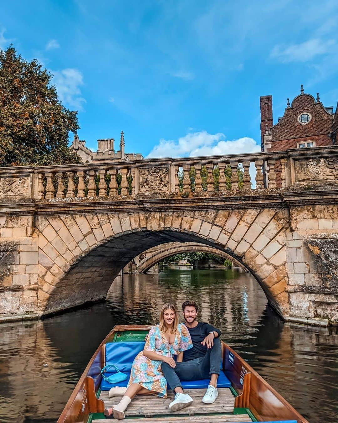 Ashley Jamesさんのインスタグラム写真 - (Ashley JamesInstagram)「Happy birthday Tommy. 🎈 When we met we promised that we'd never stop having adventures, so I needed to plan a birthday adventure that was both lockdown and pregnancy friendly. 🥳  I've always loved organising surprises for friends, but today is the first time for a long time I've got to plan something romantic so I took full advantage. I told him to book a day off work, and took a train to Cambridge for a private boat trip and lunch in a fancy restaurant. Cambridge is just so beautiful, and the sun came out for us too. 🌞  I'll never take for granted meeting such a wonderful, kind, and respectful man, and can't wait for the next year of adventures and surprises. I definitely would not think I'd have been here at all this time last year, who knows where we'll all be next year. 💗🤸🏼‍♀️🦋  I might show you guys exactly what we did when I've caught some rest because it was honestly such a lovely day out. 🥰」9月11日 2時17分 - ashleylouisejames