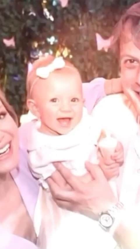 Eliana Michaelichin Bezerraのインスタグラム：「Enviada de Deus. Que benção termos vc em nossas vidas. Saúde, coragem e muita luz meu anjo. Parabéns por seus 3 aninhos❤️. Te amo demais!!!   Vídeo homenagem: @elianalifefc #família #amor #aniversario #maedemenina #maedemenino #manuelamrseminstagram」