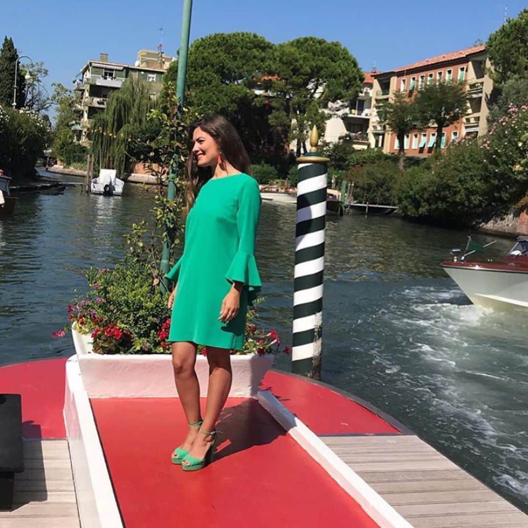 のインスタグラム：「@giulsrupi al Festival di Venezia in look @compagniaitaliana  Thanks @giuseppezaccariapress   #venice #filmfestival #actress #eveningdress #event  @giulsrupi attending the Venice Film Festival wearing @compagniaitaliana」