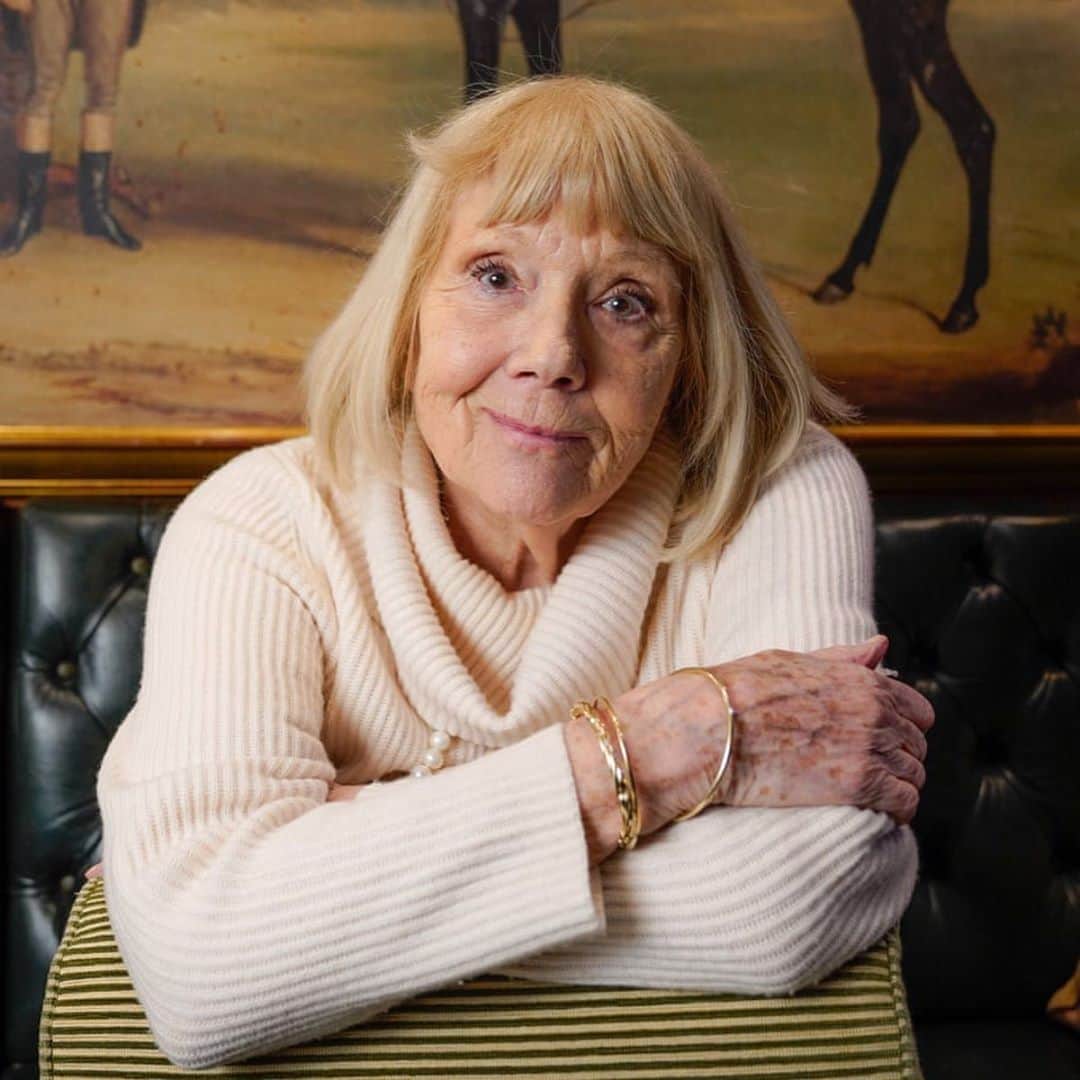 ピーター・ディンクレイジのインスタグラム：「Rest In Peace to the talented Diana Rigg ♥️ 💔」