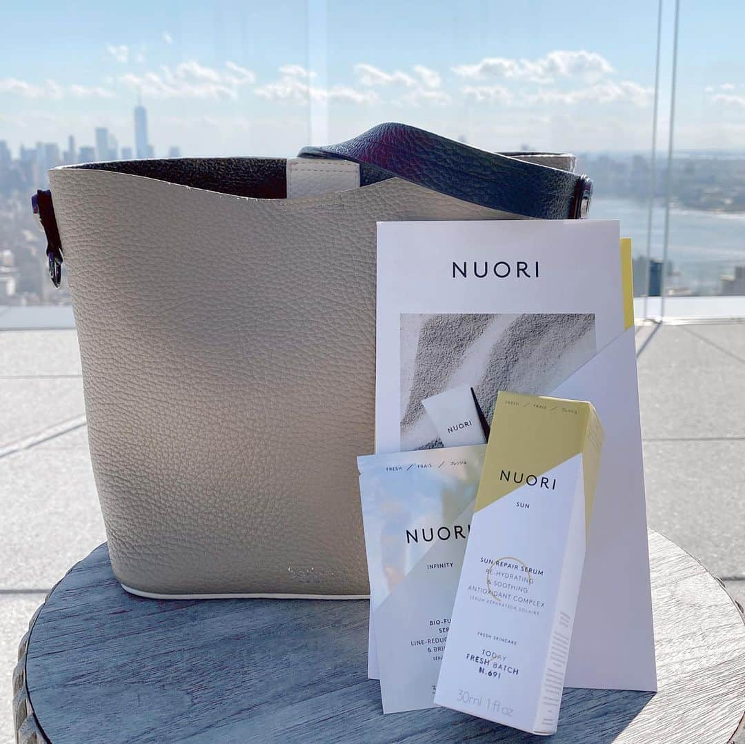 ボトキエさんのインスタグラム写真 - (ボトキエInstagram)「☀️GIVEAWAY TIME☀️  Summer’s (almost) over, but we’re not ready to let go just yet • we’ve partnered with the FAB & fresh @nuoriskincare to give one lucky winner the beautifully-packaged skincare line’s sun repair serum, for all the sun worshippers (like us) out there • oh, you’ll also get this #botkier bag • here’s how to enter:   ☀️follow @botkier + @nuoriskincare ☀️double tap this post  ☀️tag a friend who’s as obsessed with skincare as you are ☀️#giveaway winner will be chosen & DM’d on Monday, 9/14」9月11日 2時23分 - botkier