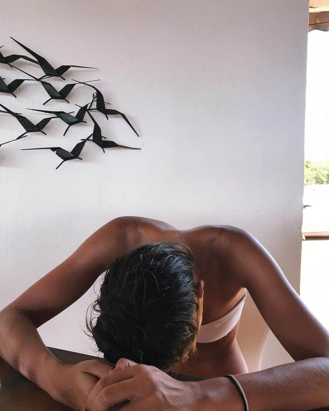アガサ・モレイラのインスタグラム：「Saudade de ser gaivota. Saudade até de ficar emburrada por causa do calor.」