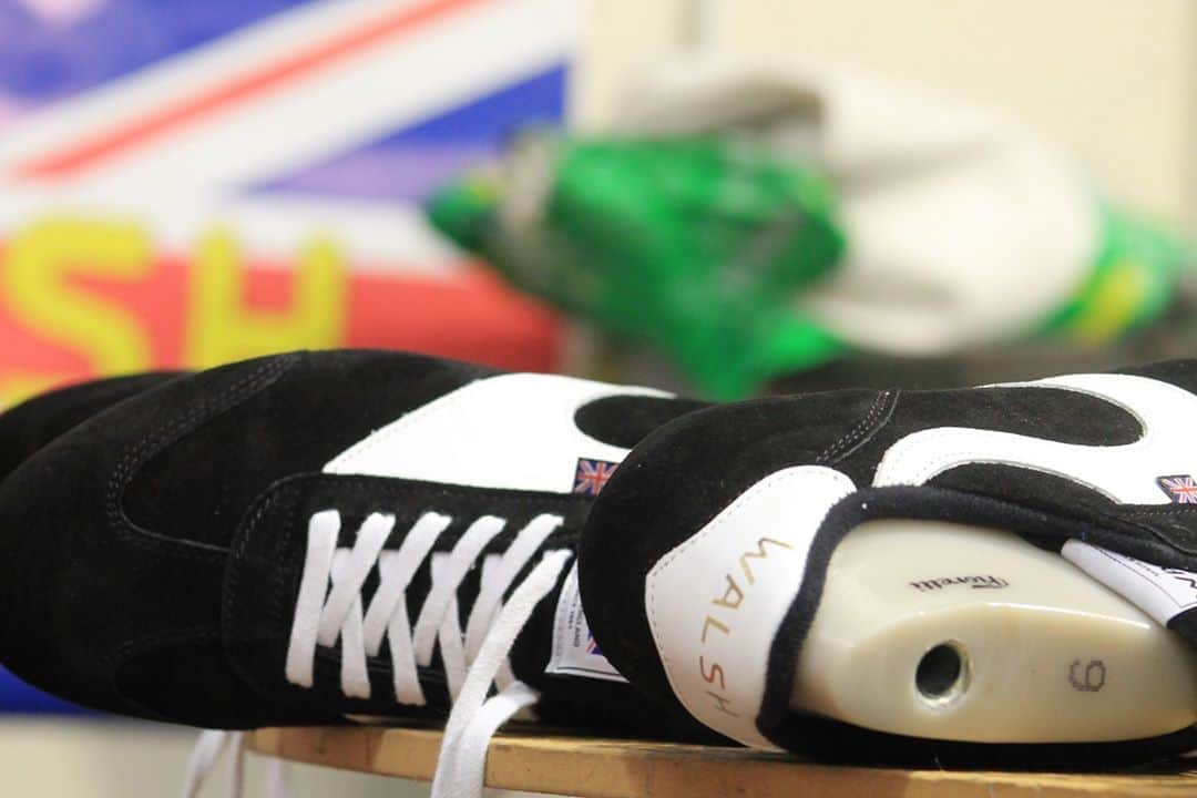 ウォルシュのインスタグラム：「Only the final Attack pairs remain 🙌 . . . #normanwalshuk #normanwalsh #britishmanufacturing #madeinbritain #ukmfg #shoes #footwear #sneakers」