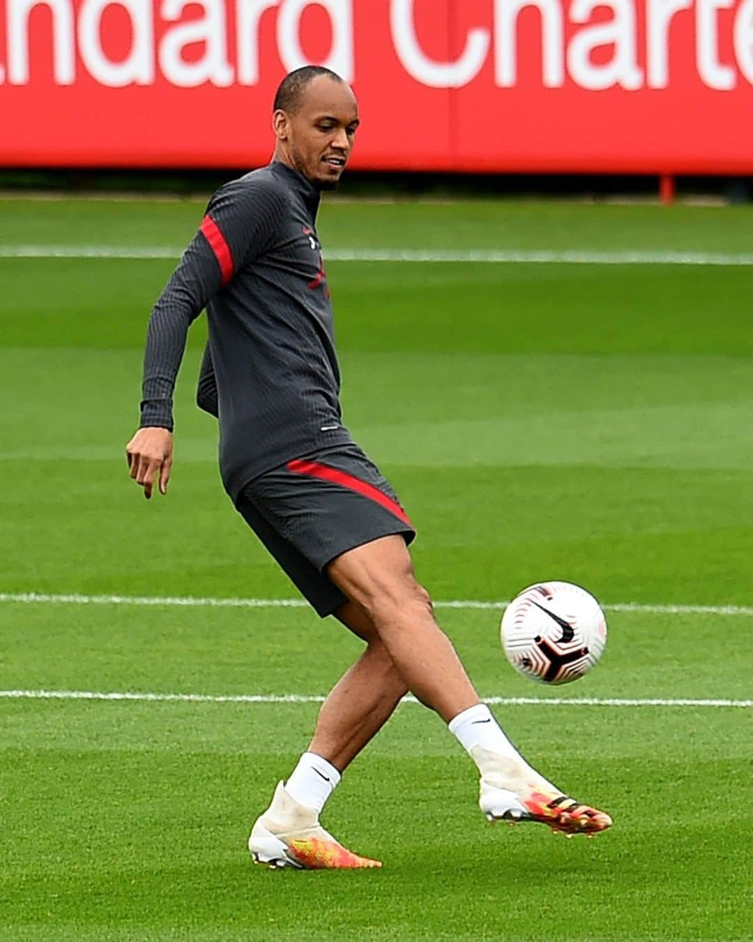 リヴァプールFCさんのインスタグラム写真 - (リヴァプールFCInstagram)「Another good session ahead of Saturday 👌 @premierleague 🔜 #LFC #LiverpoolFC #Liverpool #Training」9月11日 2時32分 - liverpoolfc