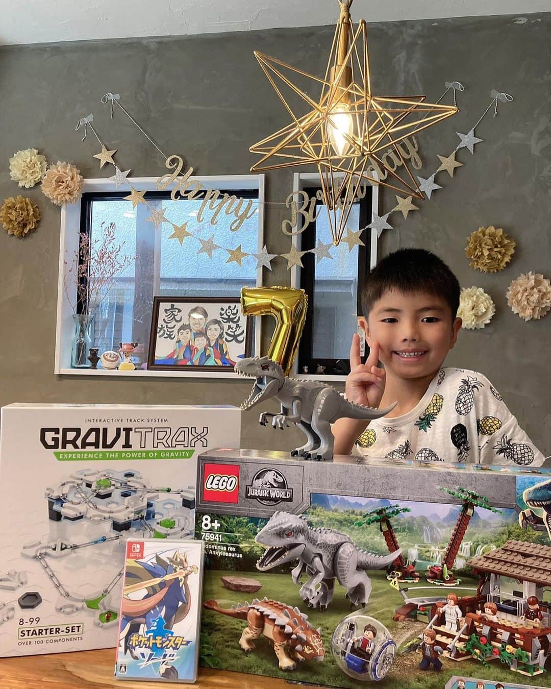大西宏明のインスタグラム：「9月5日‼️  僕がジャイアンツ戦での遠征中に✨ 息子 将之助❗️ ７歳の誕生日を迎えました🎉👏🎂  今年は初めて一緒にお祝いができなかったけど……  いっぱいのお友達が集まってくれたみたいで良かったね⭐️  本来５歳から厳しくいこうと思ってましたが……あと2年！！甘やかしてしまう予感です😳  9歳になったら厳しくいこうかぁ👊  とにかく産まれてきてくれて有難う🤗  これからもガンガン成長しーや💪  奥様もママになって7年！有難う御座います✨  将之助 ７歳お誕生日おめでとう🎊  #息子 #７歳 #お誕生日 #おめでとう #これからもよろしくね  #感謝 #成長 #smile #ほなっ！！」