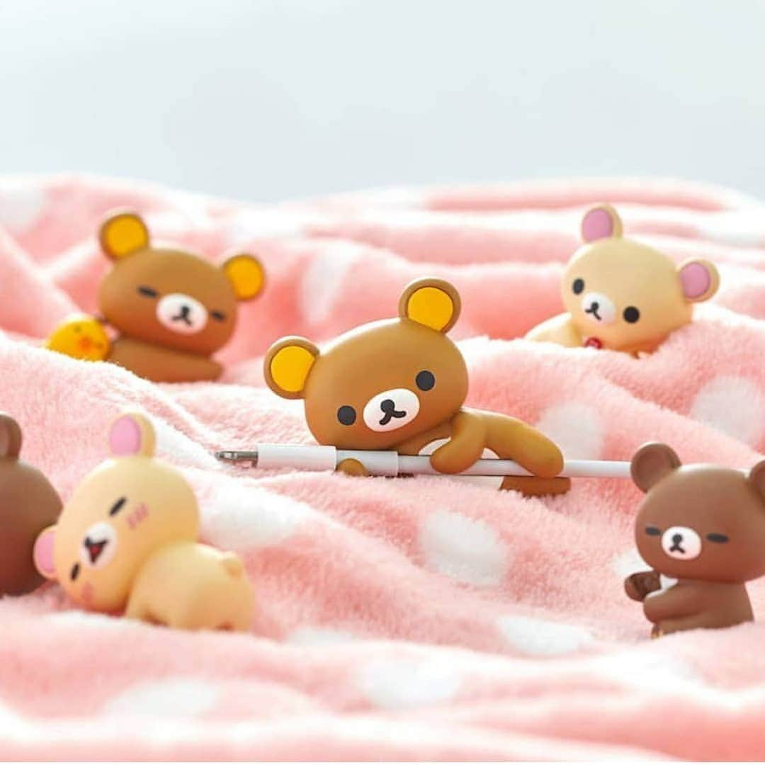 Rilakkuma US（リラックマ）さんのインスタグラム写真 - (Rilakkuma US（リラックマ）Instagram)「Nab one of these adorable Rilakkuma, Korilakkuma and Chairokoguma plug holders from our friends at @queeniescards! They're the cutest! . . . #rilakkumaus #rilakkuma #sanx #kawaii #plugs #electronics #phoneaccessory #kawaiilife #japan #リラックマ #サンエックス」9月11日 2時36分 - rilakkumaus