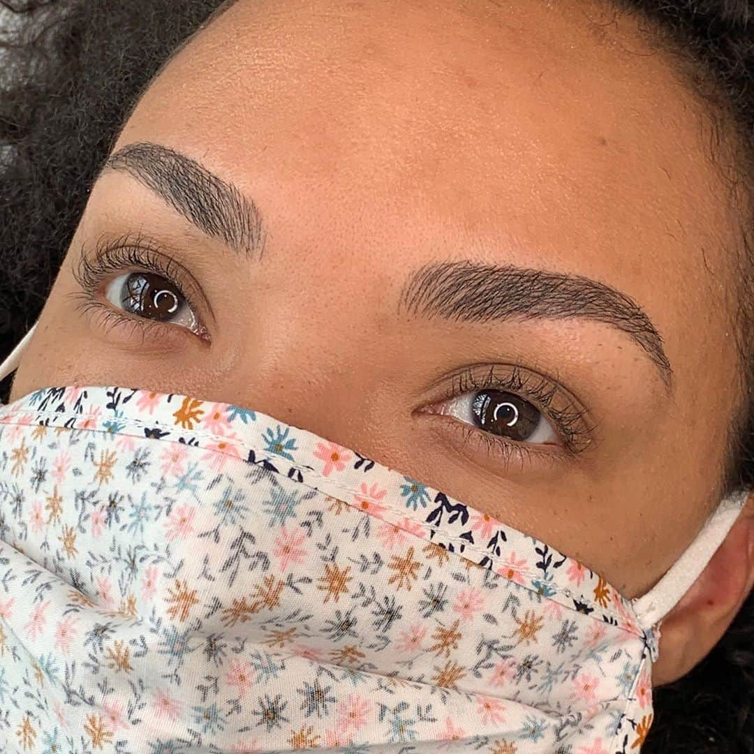 Haley Wightさんのインスタグラム写真 - (Haley WightInstagram)「Swipe to see these brows healed! 🤍  Interested in getting Microblading by me? Just call the studio at (971)337-5401 or visit our website at studiomeraki.net 😊 . . #microblading #cosmetictattoo #brows #eyebrows #portland #oregon #microbladedeyebrows #microbladed #meraki #ombrebrows #microblade #portlandmicroblade #portlandmicroblading #oregonmicroblade #oregonmicroblading」9月11日 3時07分 - cosmobyhaley