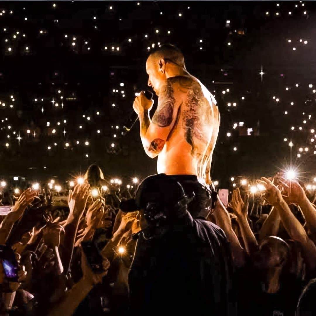 blackfox_toprebelのインスタグラム：「. 先日、大好きなLinkin Park「Numb」のカバー楽曲をYouTubeにUPさせて頂きました 🎸⚡️ 人生初のカバー楽曲！ いちファンとして、このミュージックビデオを天国のチェスターさんに捧げます「R.I.P Chester san 」 🙏🏻✝️ I covered "Numb" of my favorite Linkin Park ⚡︎⚡︎⚡︎ I Love Linkin Park!!  Chester san forever!!!」