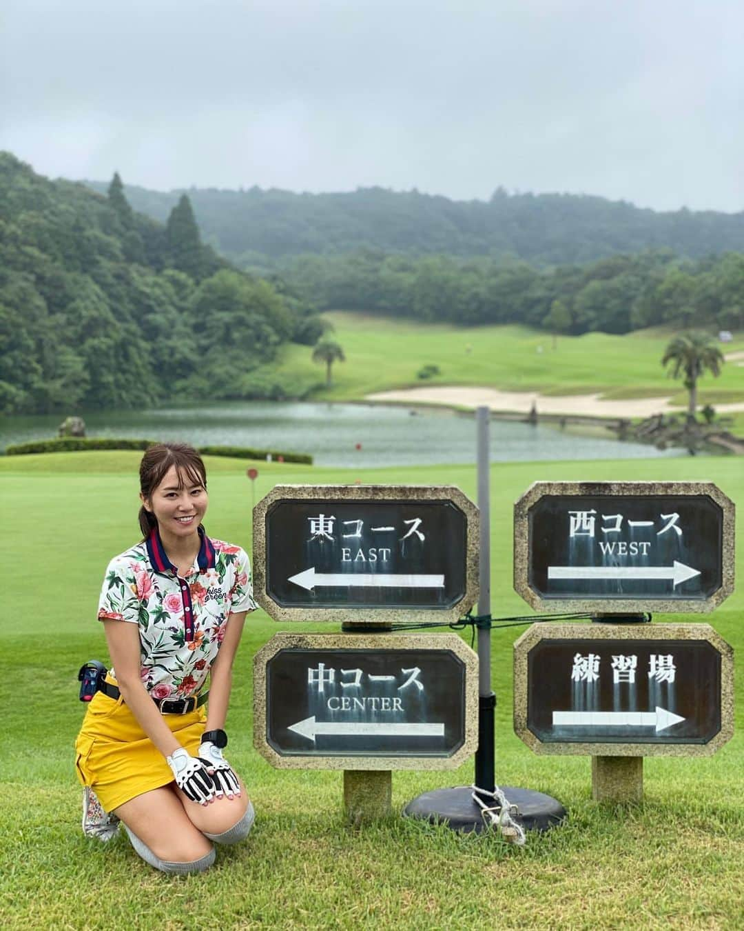 佐野真彩さんのインスタグラム写真 - (佐野真彩Instagram)「《最近のゴルフ事情⛳️》 ストーリーにはアップしていたけど、 こちらの投稿が止まってました🥺  最近はパーが前より取れるようになったりと、以前よりスコアがよくなったので、とにかくゴルフが楽しくって😆  お家でゴルフのYouTubeを観て（バンカーの出し方とかね🙂）ラウンドに行ってと、ゴルフ熱が凄いです⛳️🔥  写真は最近の載せていなかったものを。 ウェアは殆ど　@kissonthegreen です🎀  この夏の日焼け対策はかなり頑張っていて（それでも手袋とUVカットのインナーの間だけ焼けていたりしてる💦）なるべく肌を出さないように・飲む日焼け止めを飲んだりと対策しながらラウンドしています☺️ 正直見た目が不審者になってしまうので残念ですが、去年と比べると焼け度合いが違うのでこの夏は貫き通します✊😂笑  クラブ▶️ @callawaygolf_japan   #俺のマーベリックはこれだ #私のマーベリックはこれだ #callaway #golf #kissonthegreen #キスオンザグリーン　#ゴルフウェア　#夏のゴルフファッション　#スイング動画 #東京ベイサイドゴルフコース #石岡ゴルフ倶楽部 #デイスターゴルフクラブ #大多喜城ゴルフ倶楽部」8月18日 10時46分 - sano.maya