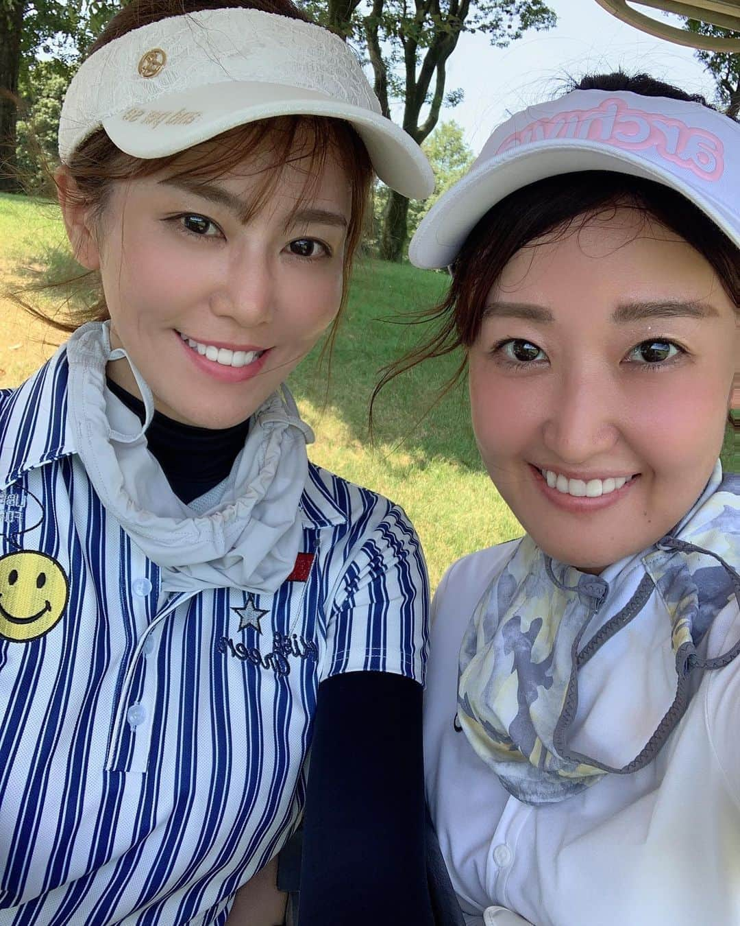 佐野真彩さんのインスタグラム写真 - (佐野真彩Instagram)「《最近のゴルフ事情⛳️》 ストーリーにはアップしていたけど、 こちらの投稿が止まってました🥺  最近はパーが前より取れるようになったりと、以前よりスコアがよくなったので、とにかくゴルフが楽しくって😆  お家でゴルフのYouTubeを観て（バンカーの出し方とかね🙂）ラウンドに行ってと、ゴルフ熱が凄いです⛳️🔥  写真は最近の載せていなかったものを。 ウェアは殆ど　@kissonthegreen です🎀  この夏の日焼け対策はかなり頑張っていて（それでも手袋とUVカットのインナーの間だけ焼けていたりしてる💦）なるべく肌を出さないように・飲む日焼け止めを飲んだりと対策しながらラウンドしています☺️ 正直見た目が不審者になってしまうので残念ですが、去年と比べると焼け度合いが違うのでこの夏は貫き通します✊😂笑  クラブ▶️ @callawaygolf_japan   #俺のマーベリックはこれだ #私のマーベリックはこれだ #callaway #golf #kissonthegreen #キスオンザグリーン　#ゴルフウェア　#夏のゴルフファッション　#スイング動画 #東京ベイサイドゴルフコース #石岡ゴルフ倶楽部 #デイスターゴルフクラブ #大多喜城ゴルフ倶楽部」8月18日 10時46分 - sano.maya