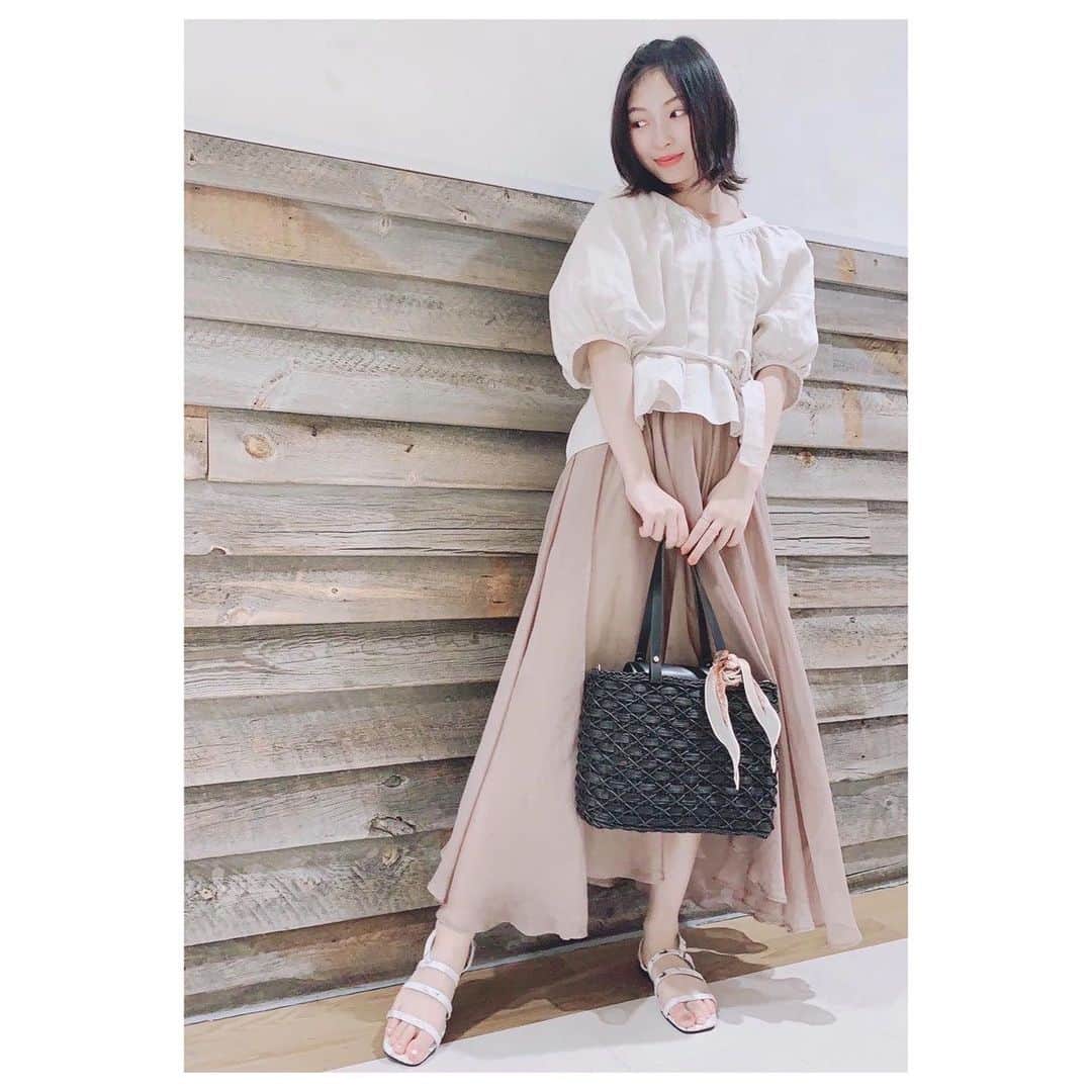 辻野かなみのインスタグラム：「❤︎﻿ ﻿ 👗#かなみしふく ﻿ ﻿ 気づいたら…﻿ brown🤎系の服が増えてる☺️﻿ ﻿ 落ち着いた色で着やすくてハマっちゃった💘﻿ ﻿ Tops#SNIDEL﻿ Skirt#LilyBrown﻿ ﻿ #fashion ﻿ #instagood #instalike #followme」