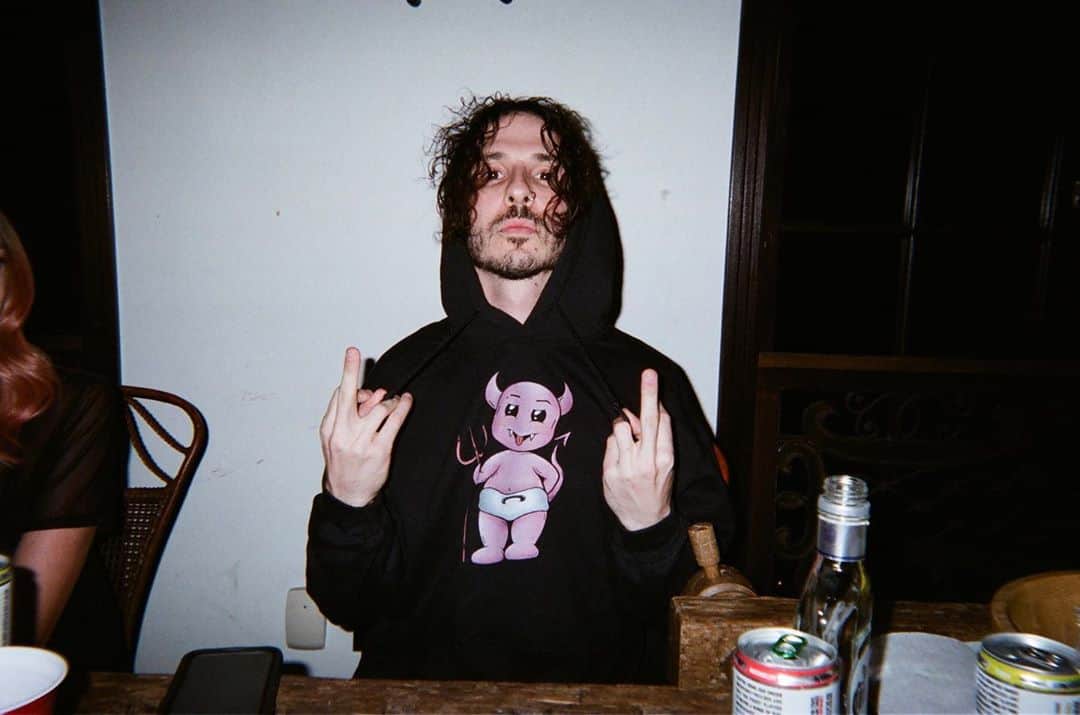 ブランドン・フーバーのインスタグラム：「Thanks for the hoodie @iambvdmind I’m gonna wear this shit even though it’s like 100 degrees in Los Angeles right now 😅😈」