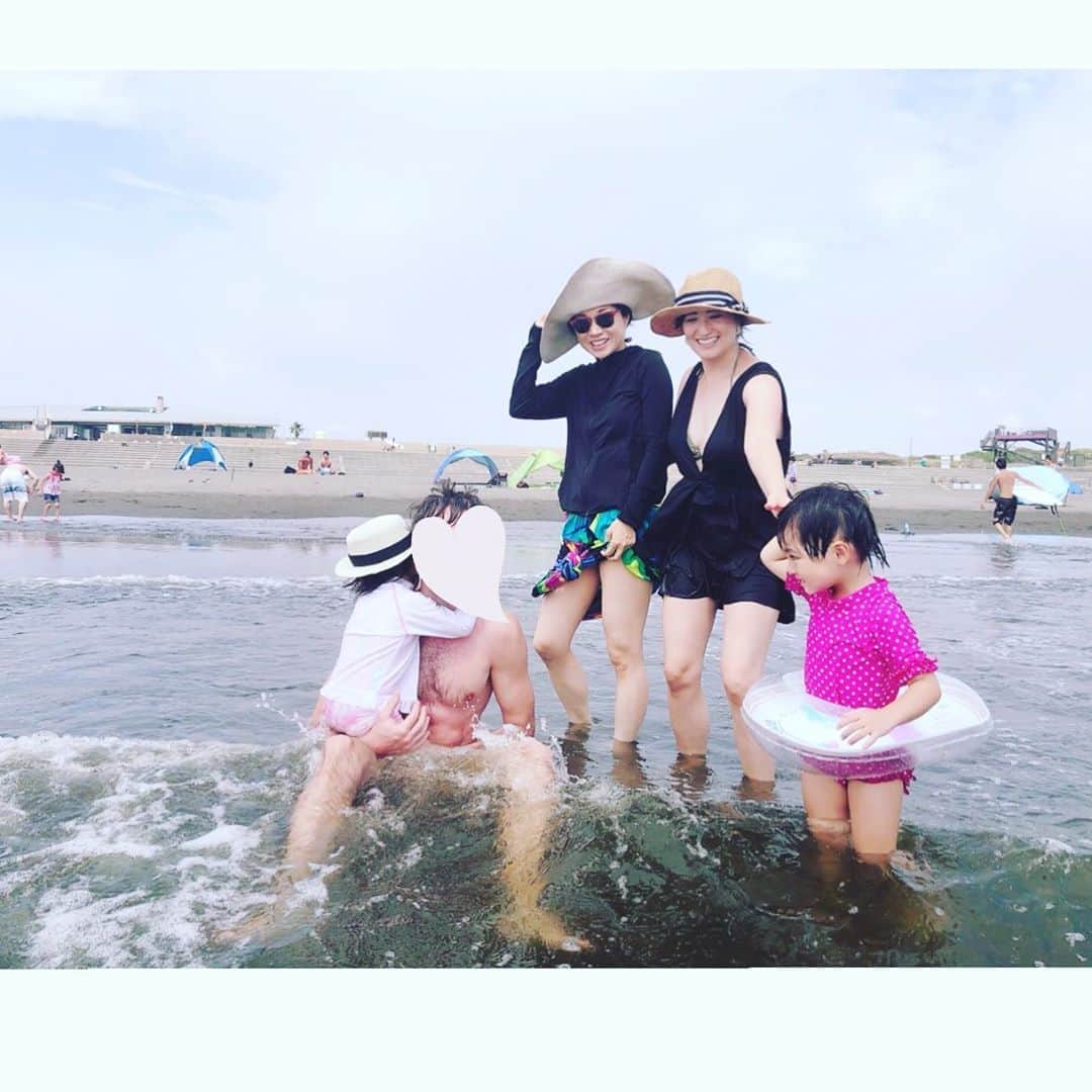 上野真衣のインスタグラム：「またまた海へドライブして、海水浴✨ 夏を満喫！！  ・ #夏休み #海水浴#猛暑日  #summertime  #summervibes  #summervacation」
