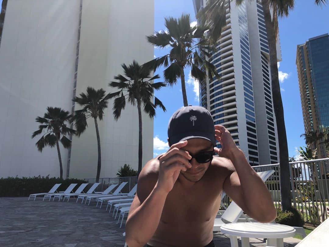 君島良夫のインスタグラム：「ライフスタイル ＞ スポーツ、ビジネス  スポーツで活躍すること、仕事で成功することはとても大事。 でも本当に大事なことは、よく寝る、よく食べる、よく遊ぶ、よく笑う。そういう時間をたくさん持つこと。  お金を稼ぐことじゃないよなー。  Lifestyle ＞ Sports and business  It's a great thing to play well and get money in sports and succeed in your business. But the most important things are to sleep well, eat well, play well, and laugh a lot. Life is not a money game. Live simple.」